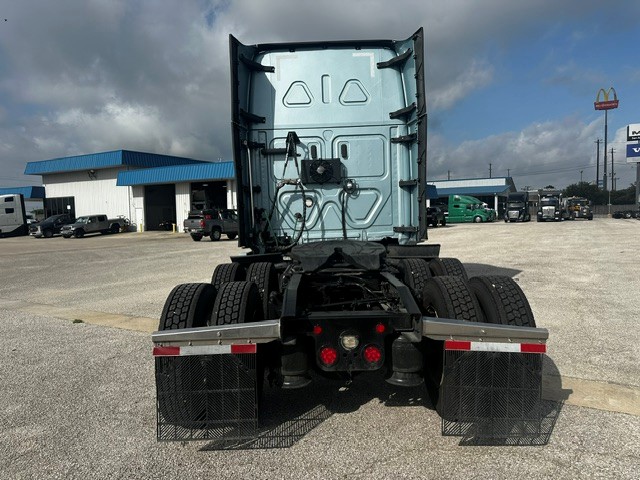 2023 Freightliner Cascadia in San Antonio, TX — photo 7