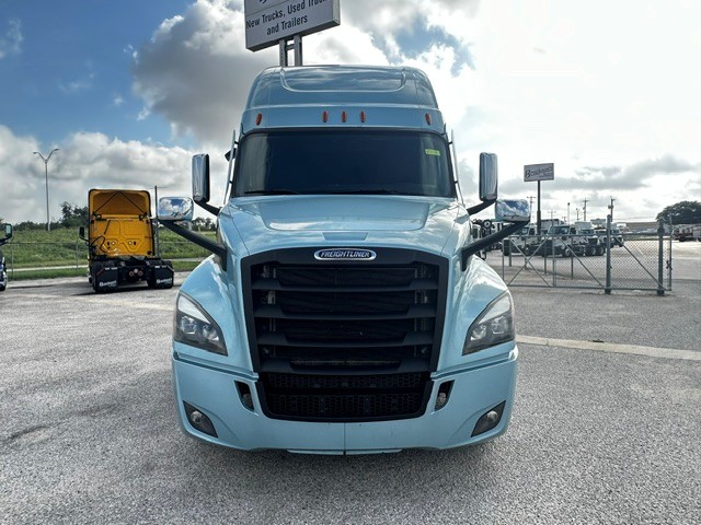 2023 Freightliner Cascadia in San Antonio, TX — photo 3