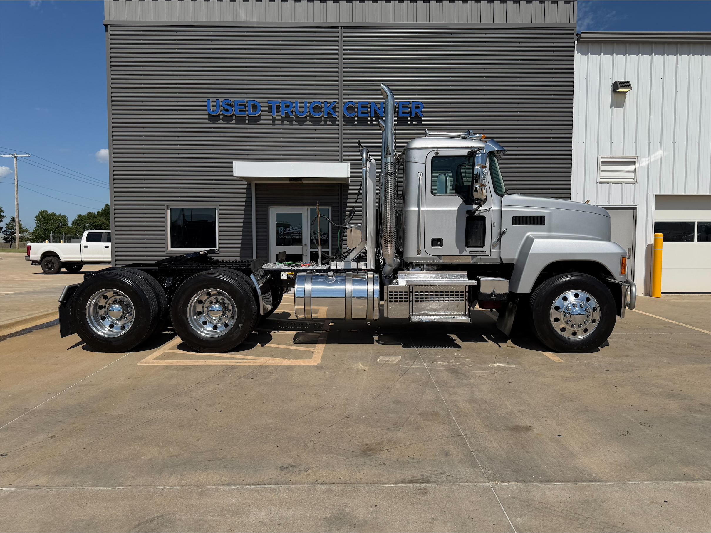 2019 Mack Pinnacle in Oklahoma City, OK — photo 4