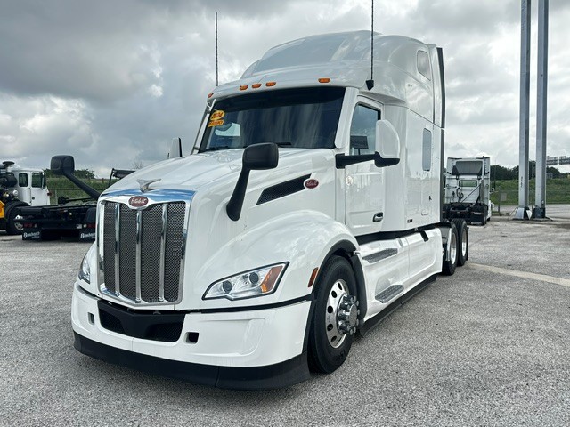 2024 Peterbilt 579 in Van Buren, AR