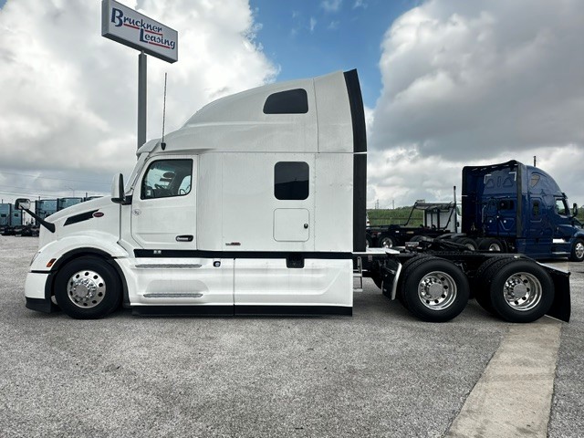 2024 Peterbilt 579 in Van Buren, AR — photo 4
