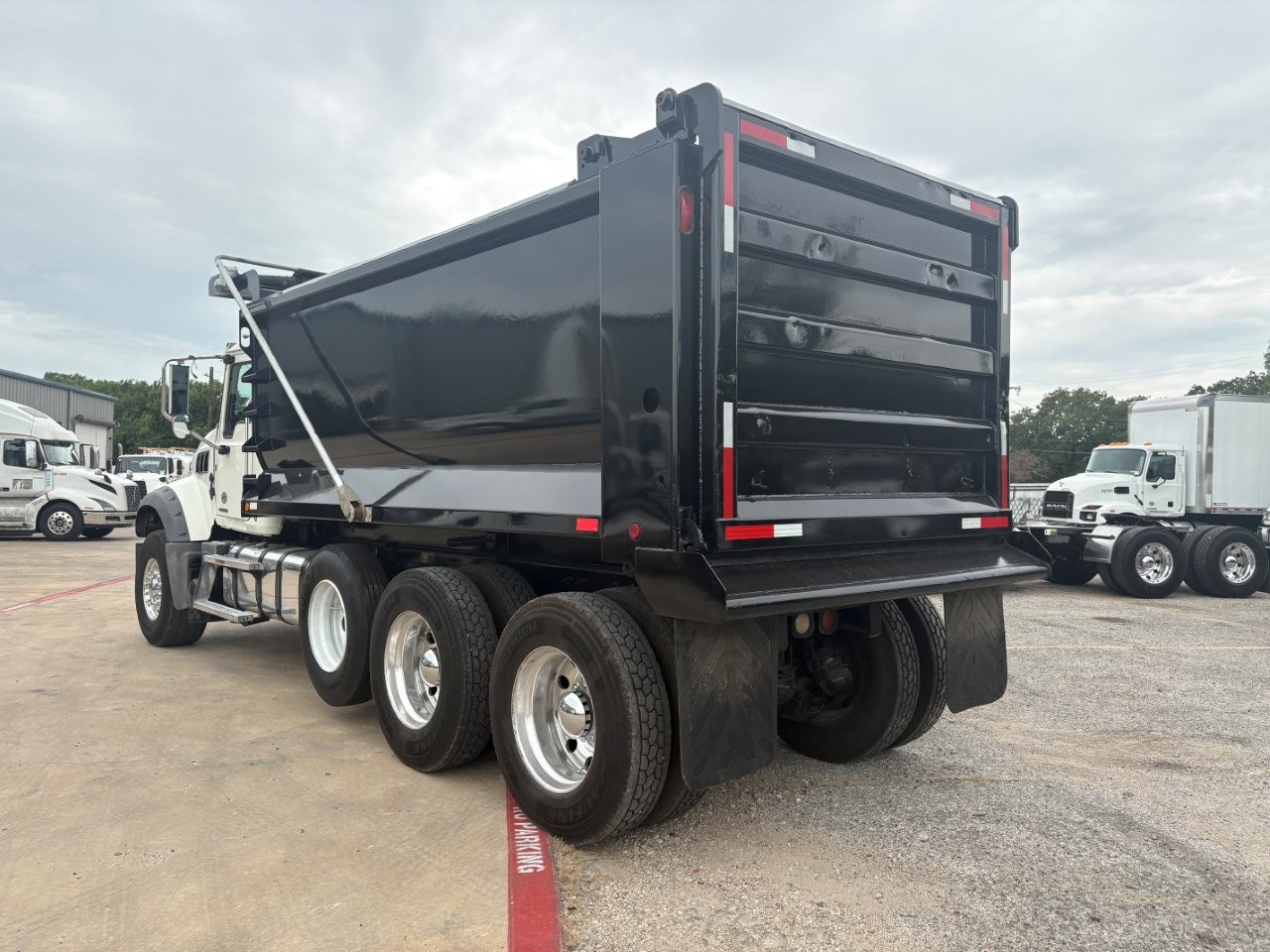 2020 Mack Granite in Dallas Irving Blvd, TX — photo 7
