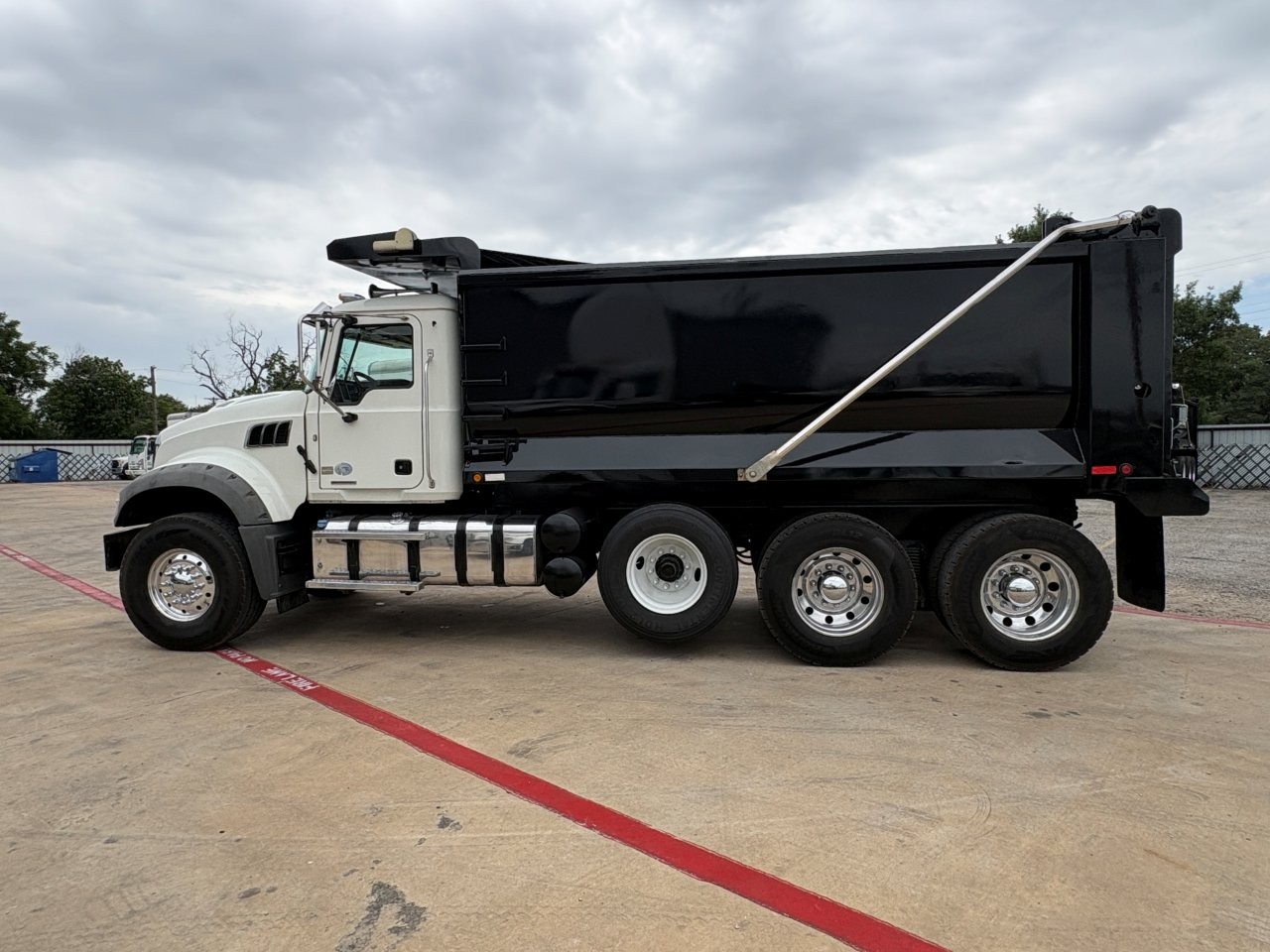 2020 Mack Granite in Fort Worth, TX — photo 8