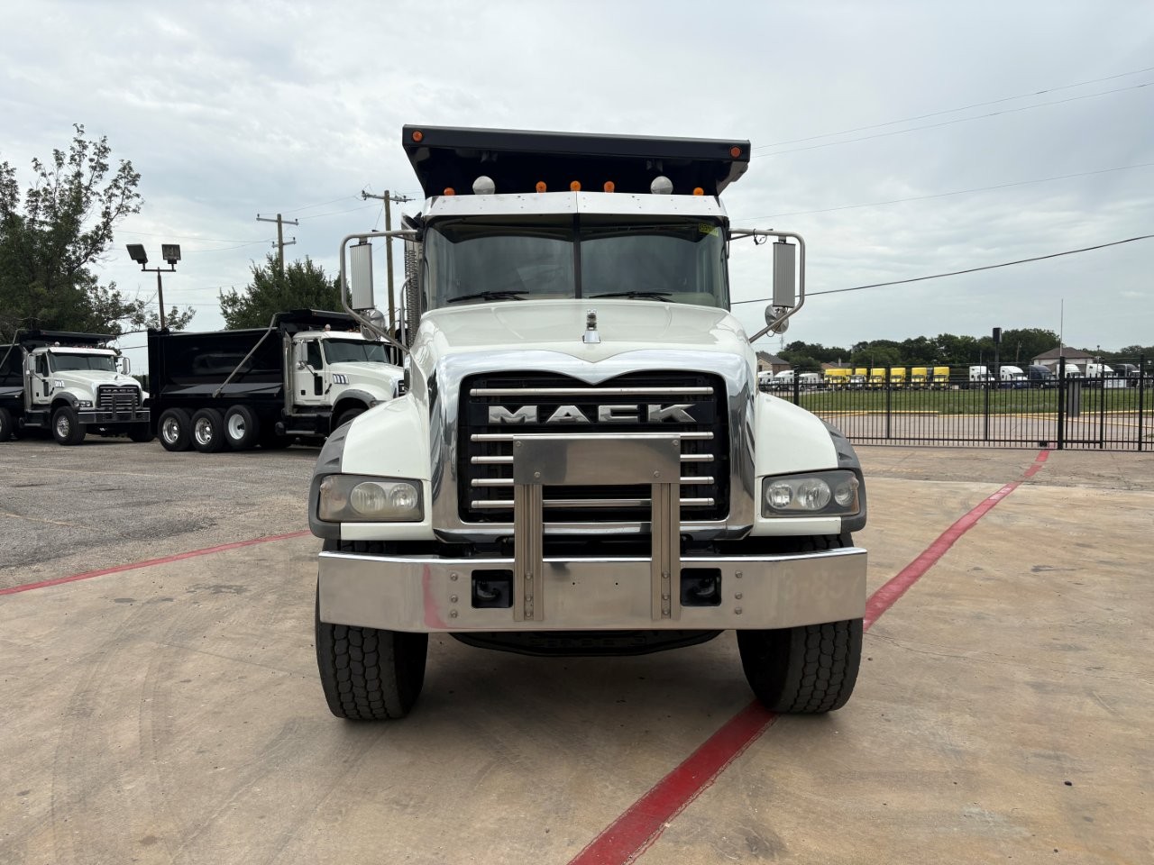 2020 Mack Granite in Fort Worth, TX — photo 2
