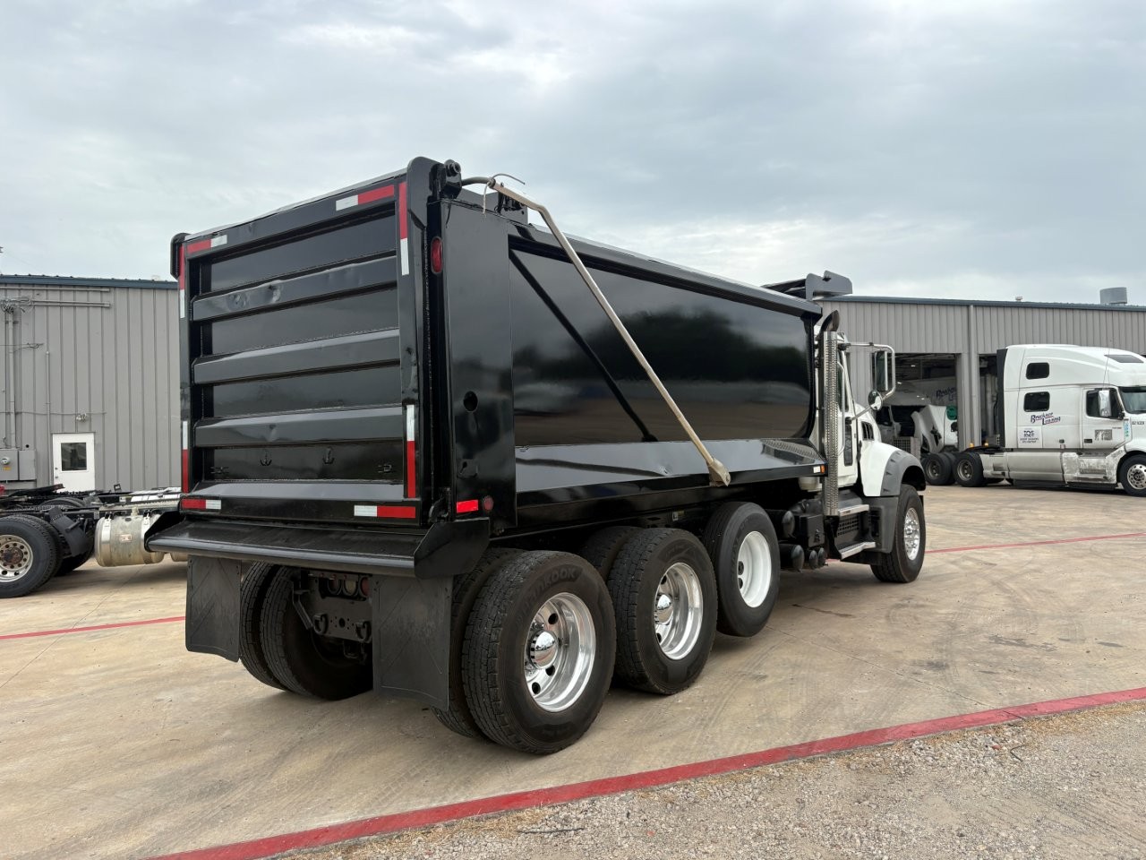 2020 Mack Granite in Fort Worth, TX — photo 5