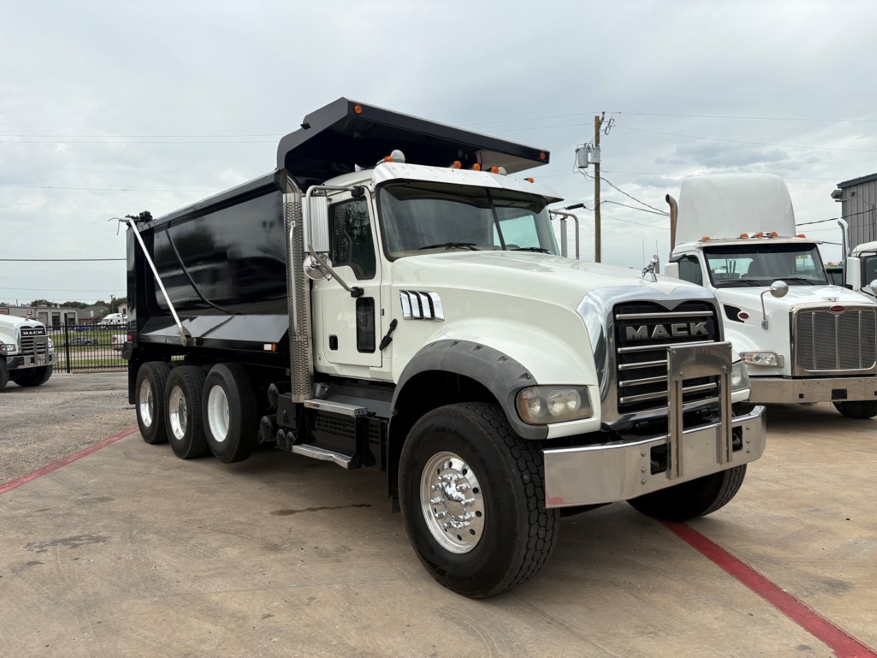 2020 Mack Granite in Fort Worth, TX — photo 3