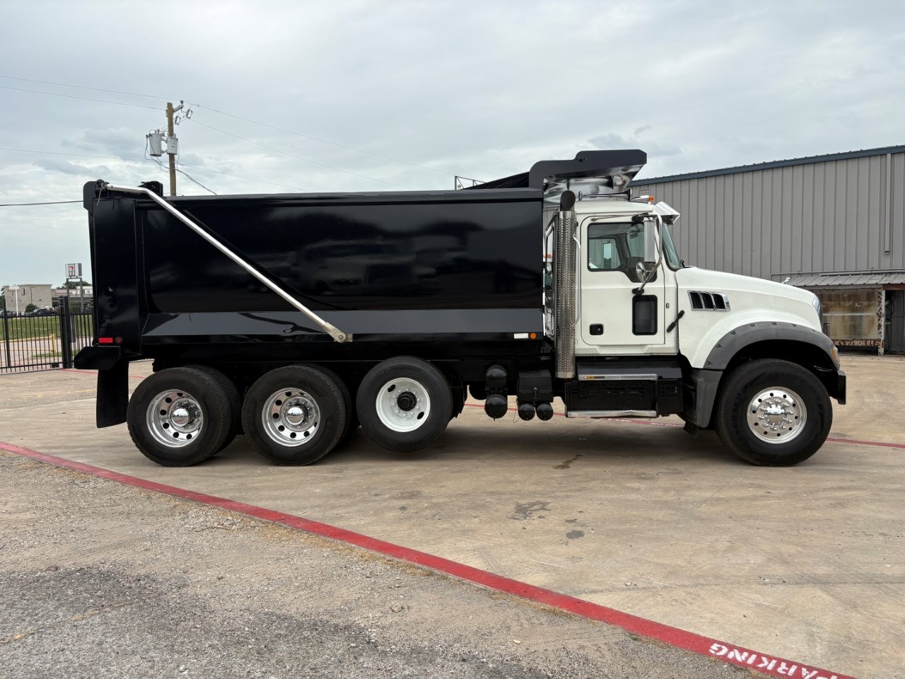 2020 Mack Granite in Fort Worth, TX — photo 4