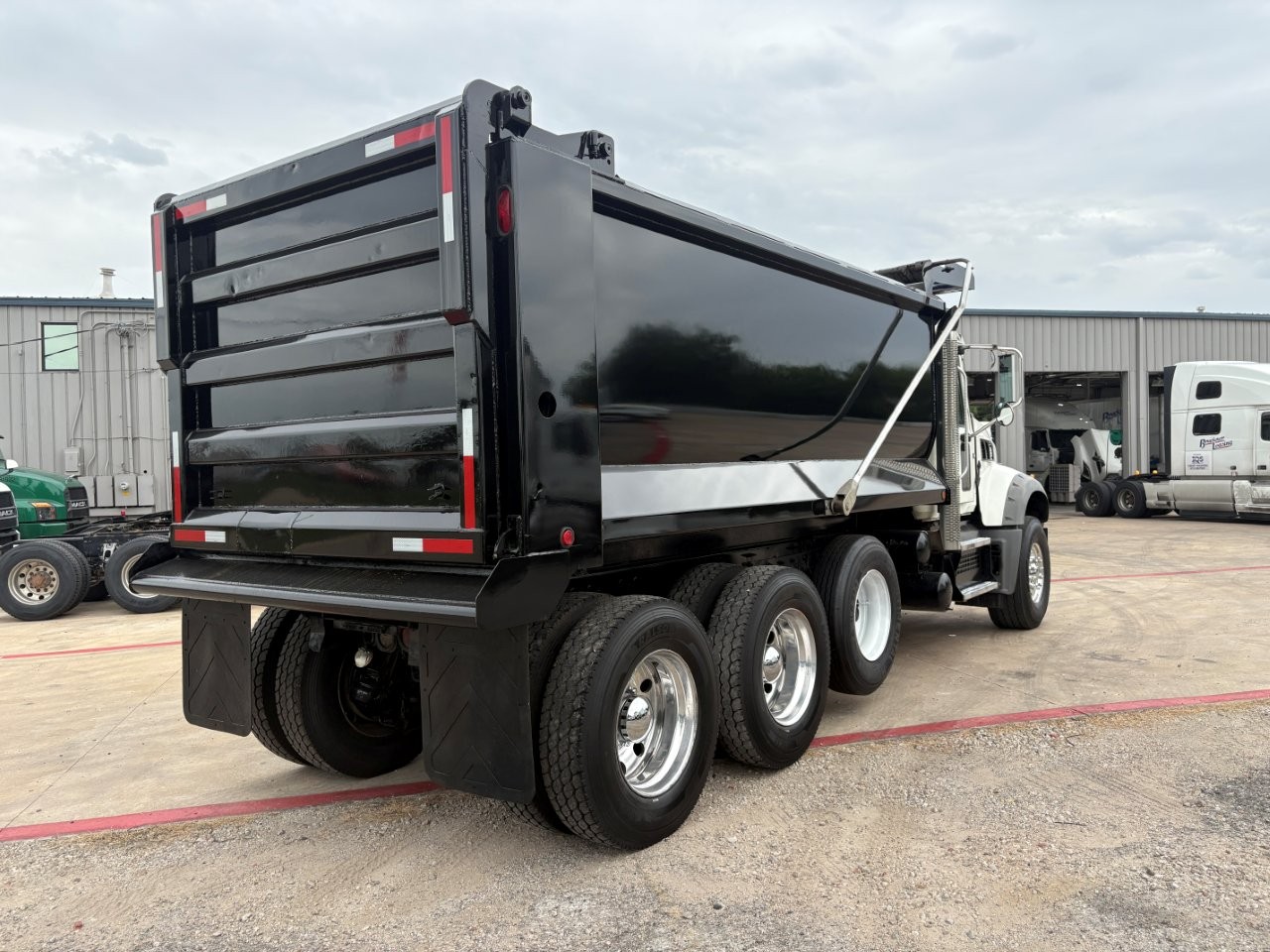 2021 Mack Granite in Dallas Irving Blvd, TX — photo 5