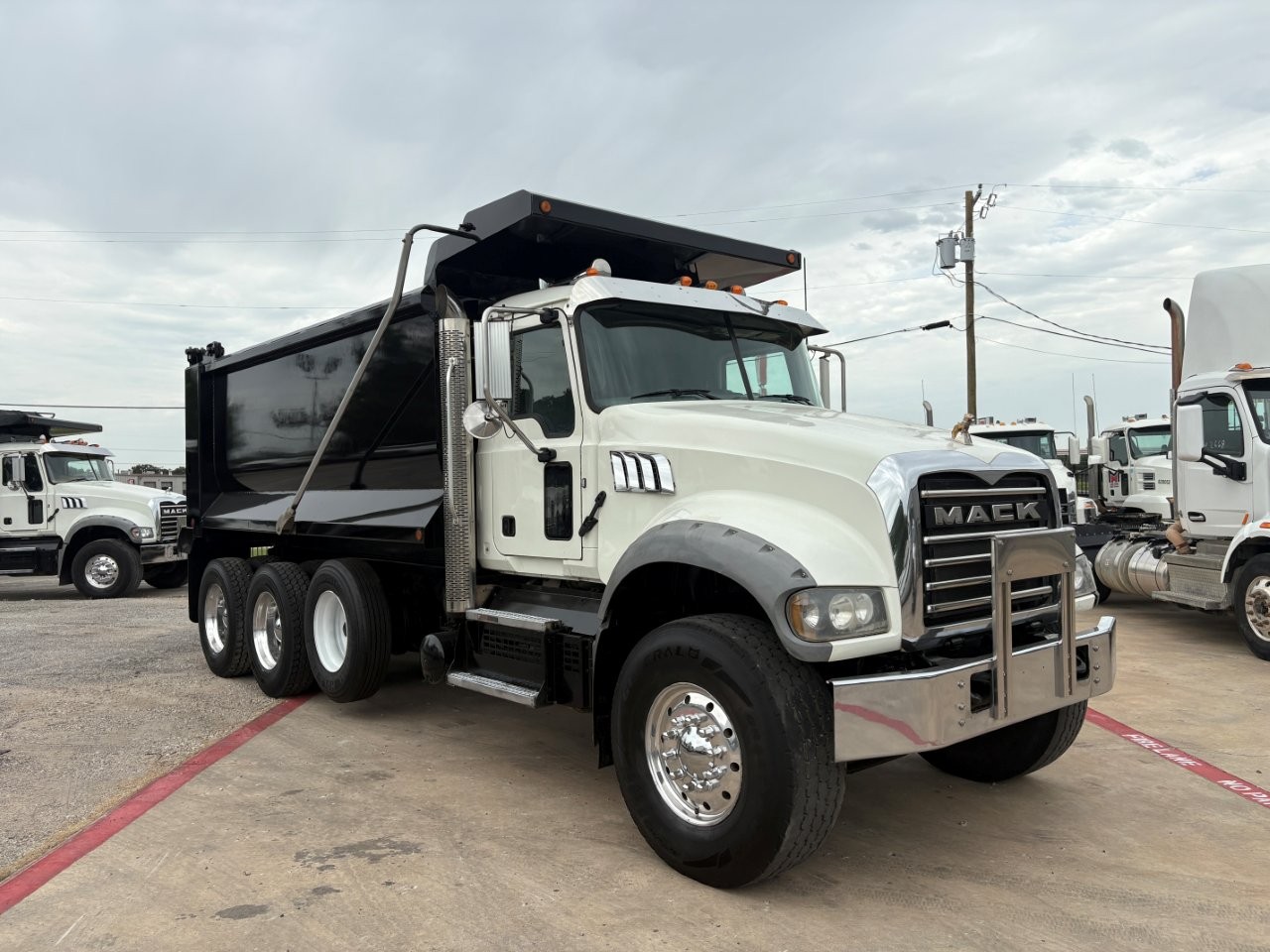 2021 Mack Granite in Dallas Irving Blvd, TX — photo 3