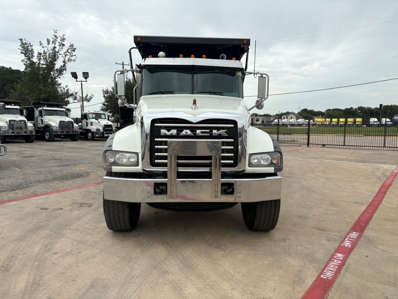 2021 Mack Granite in Dallas Irving Blvd, TX — photo 2