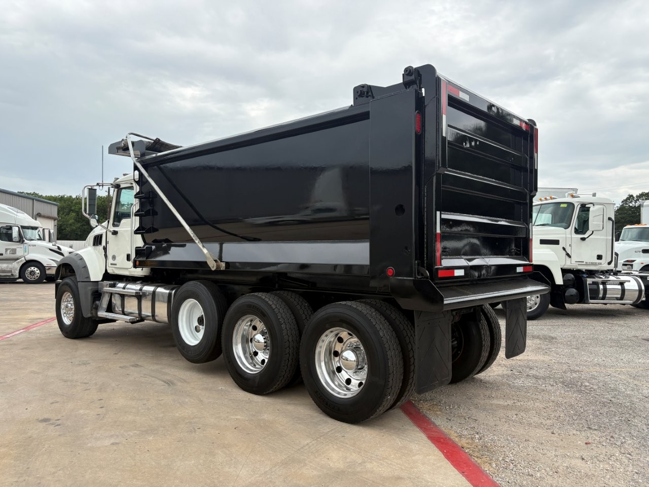 2021 Mack Granite in Dallas Irving Blvd, TX — photo 7