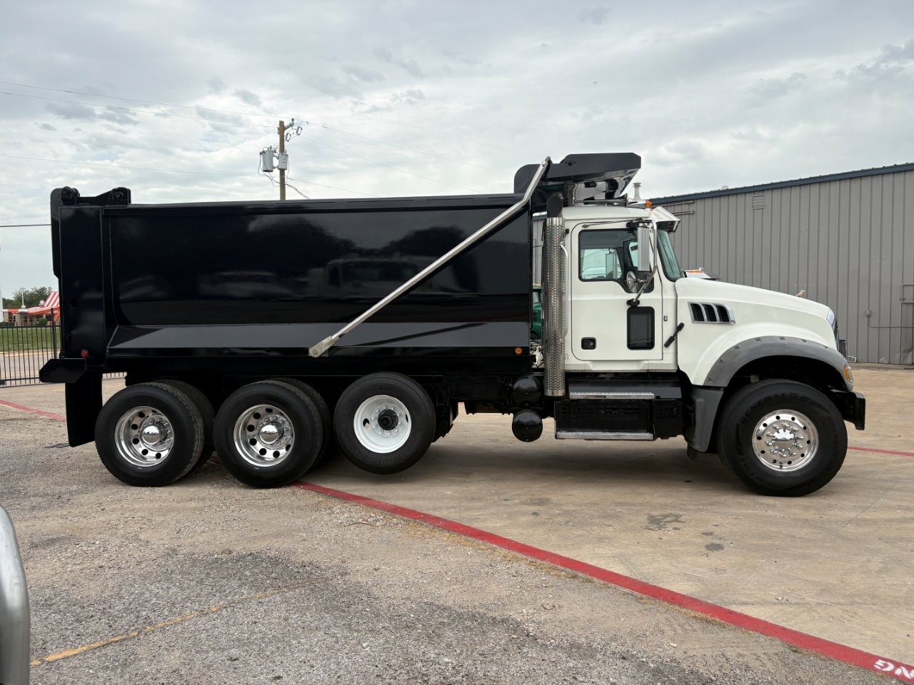 2021 Mack Granite in Dallas Irving Blvd, TX — photo 4