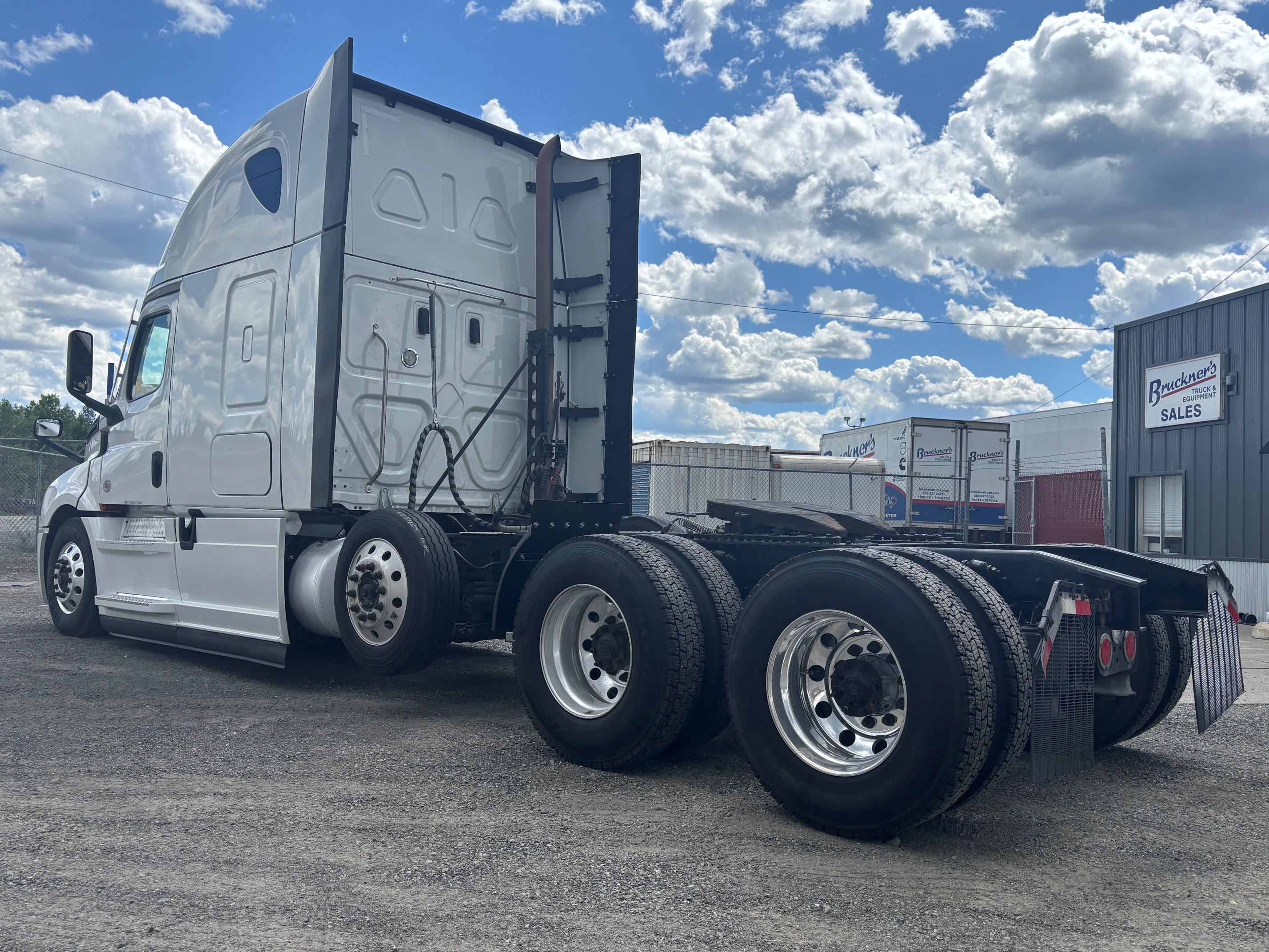 2021 Freightliner Cascadia in Spokane, WA — photo 7