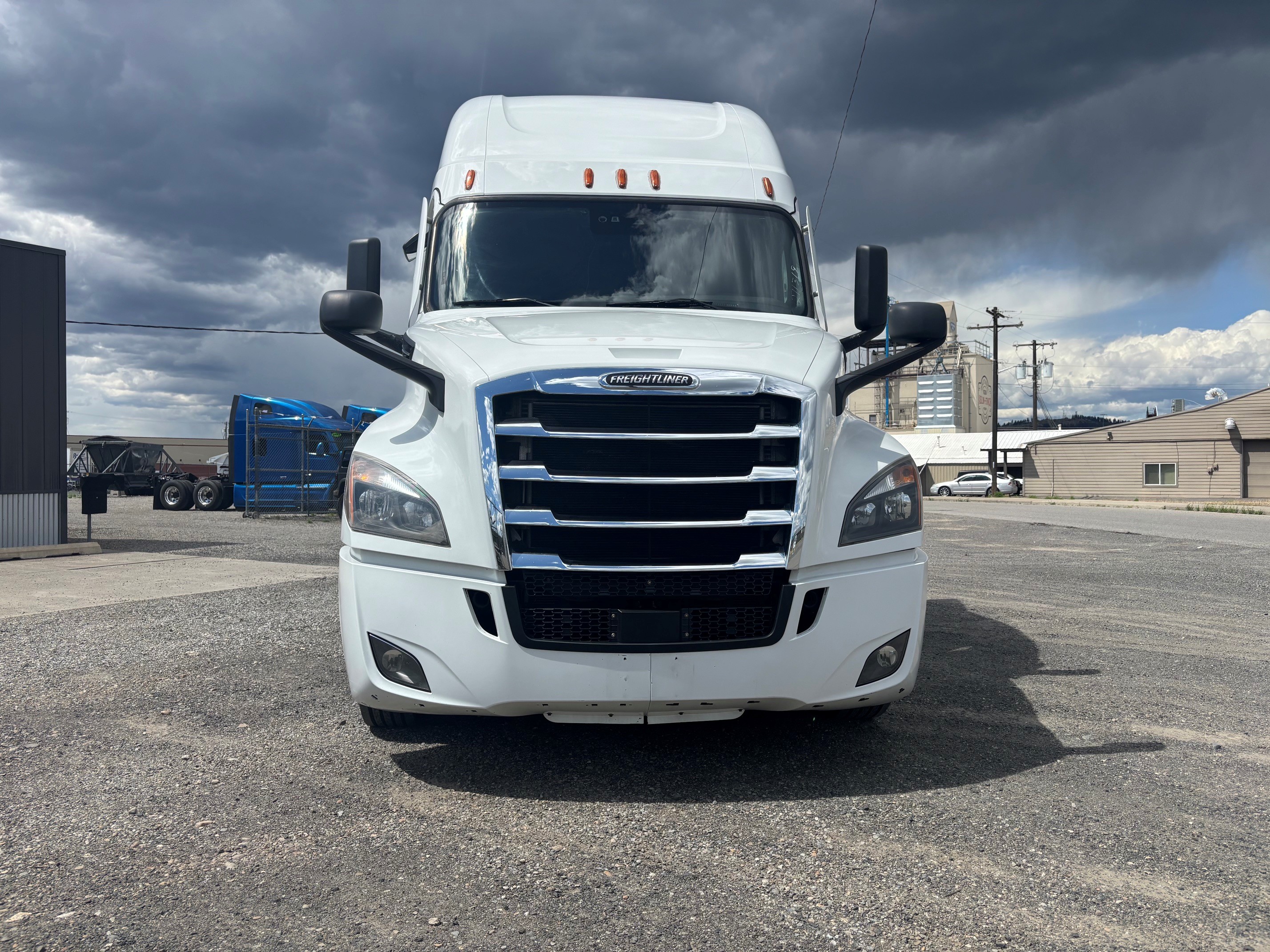 2021 Freightliner Cascadia in Spokane, WA — photo 2
