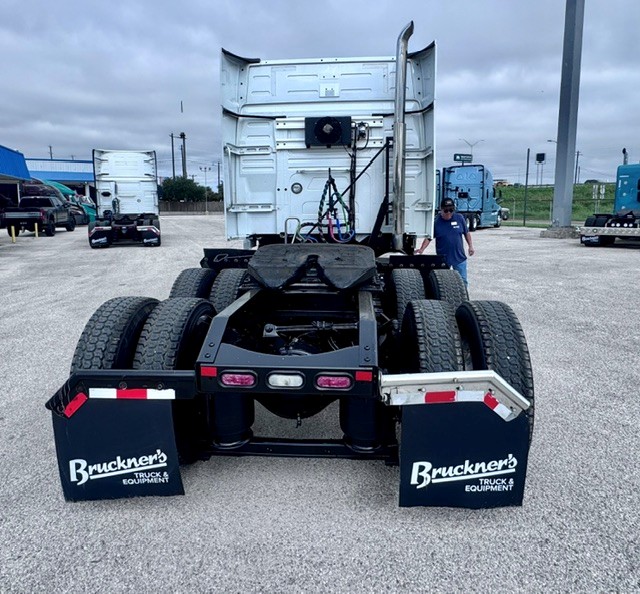 2021 Mack in San Antonio, TX — photo 8