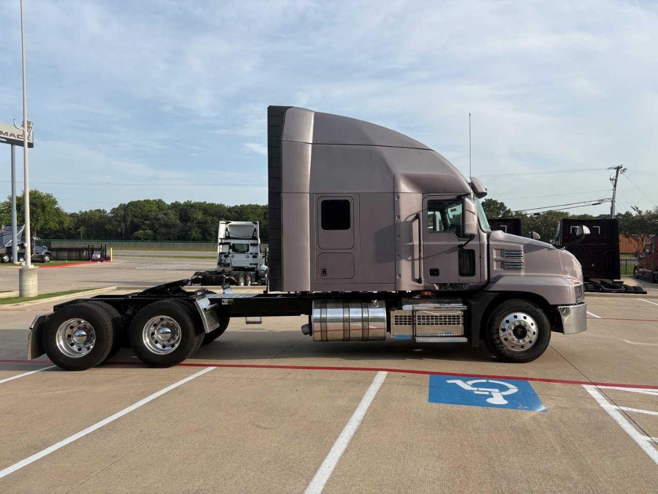 2023 Mack Anthem in TX — photo 4