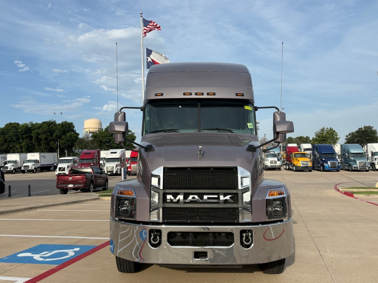 2023 Mack Anthem in TX — photo 2