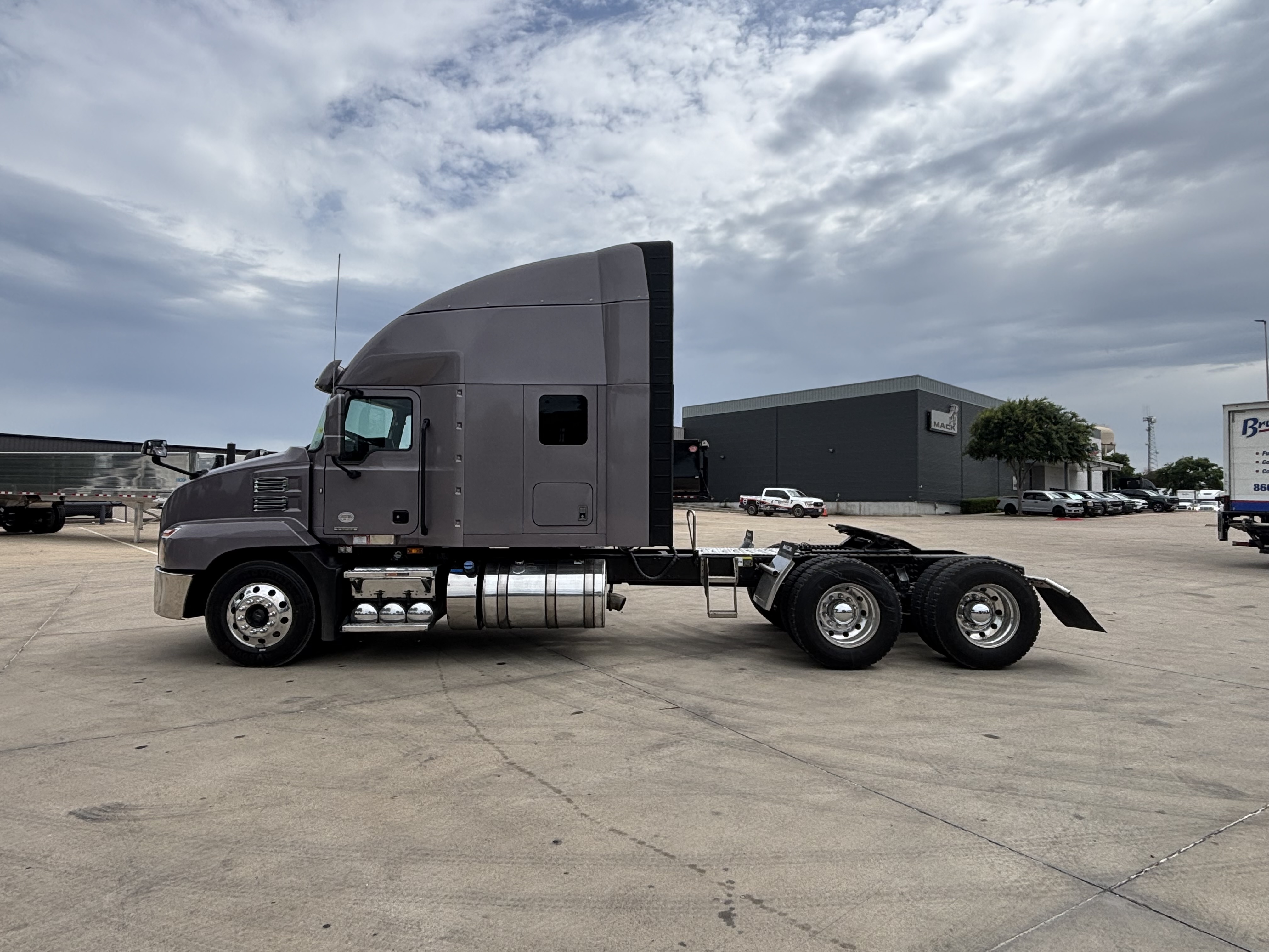 2023 Mack Anthem in TX — photo 8