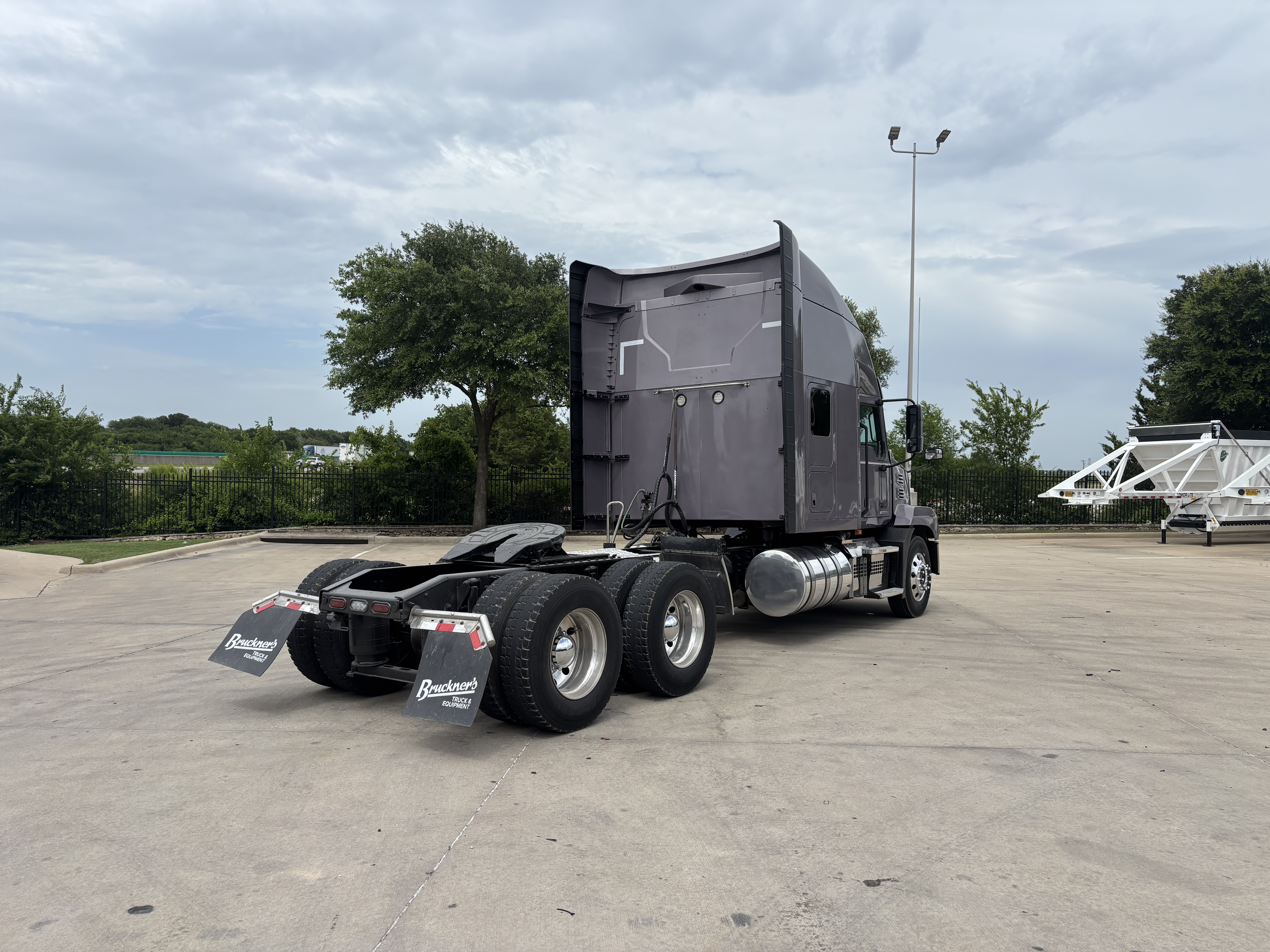 2023 Mack Anthem in TX — photo 5