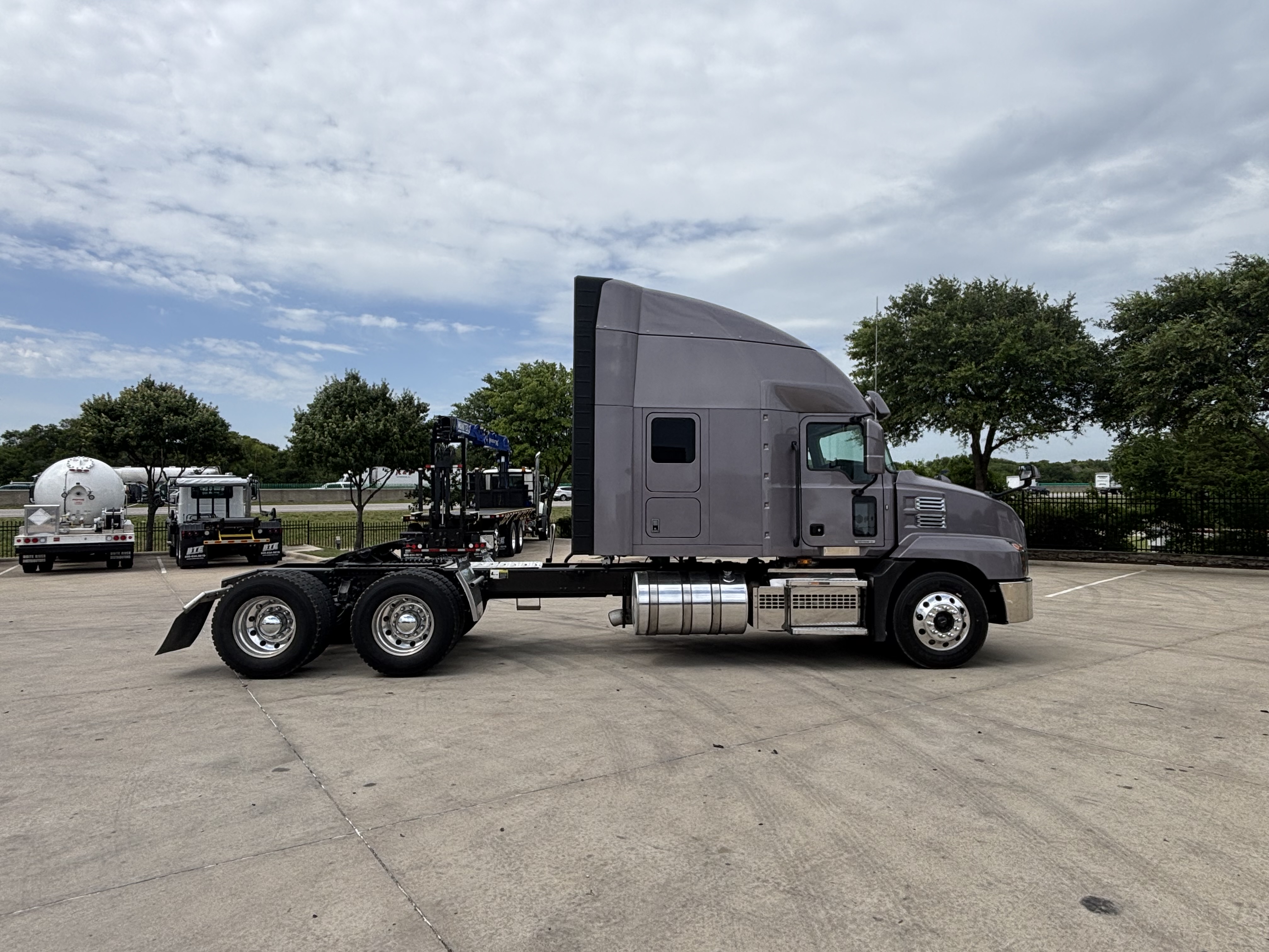 2023 Mack Anthem in TX — photo 4