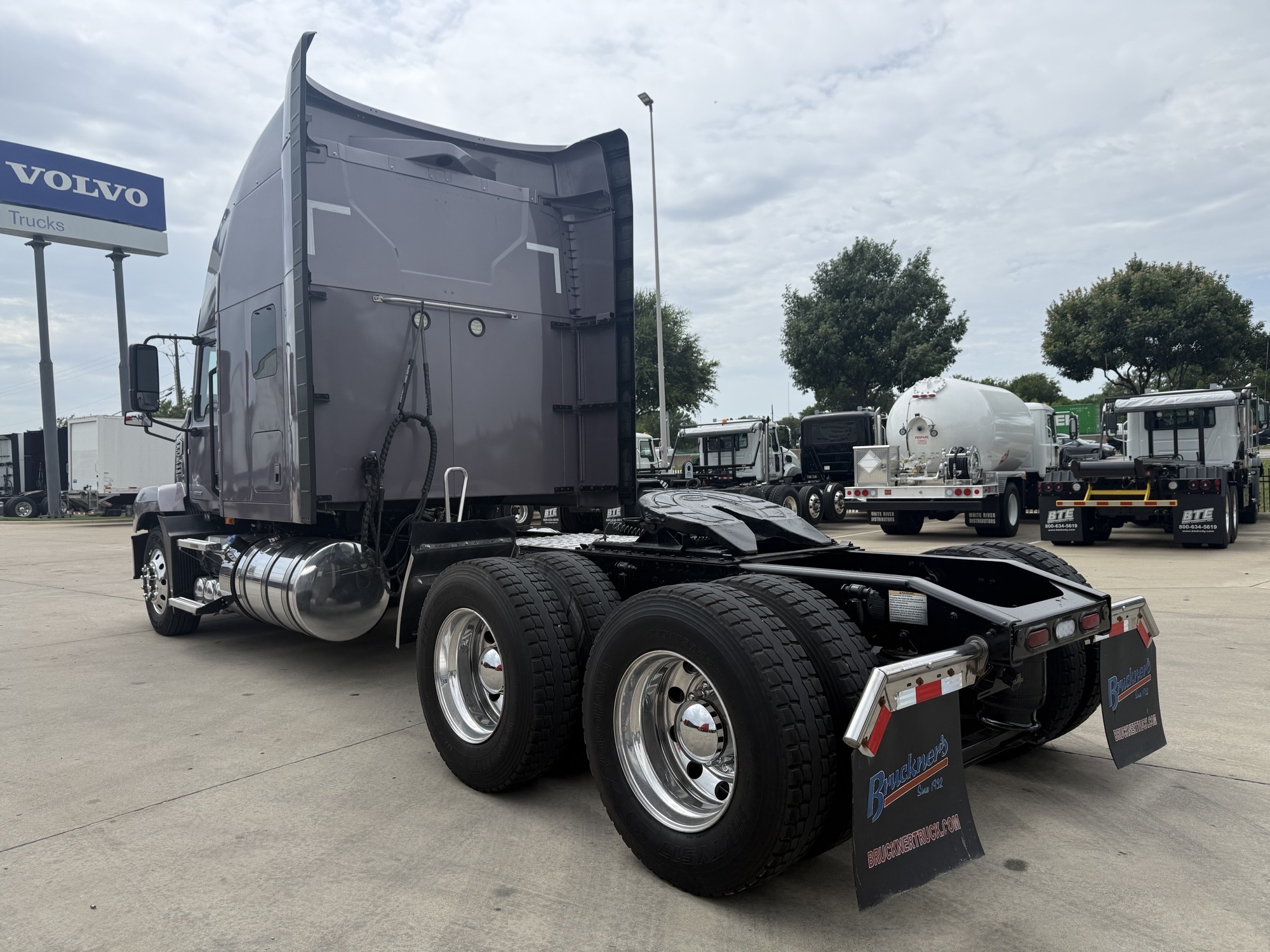 2023 Mack Anthem in TX — photo 3