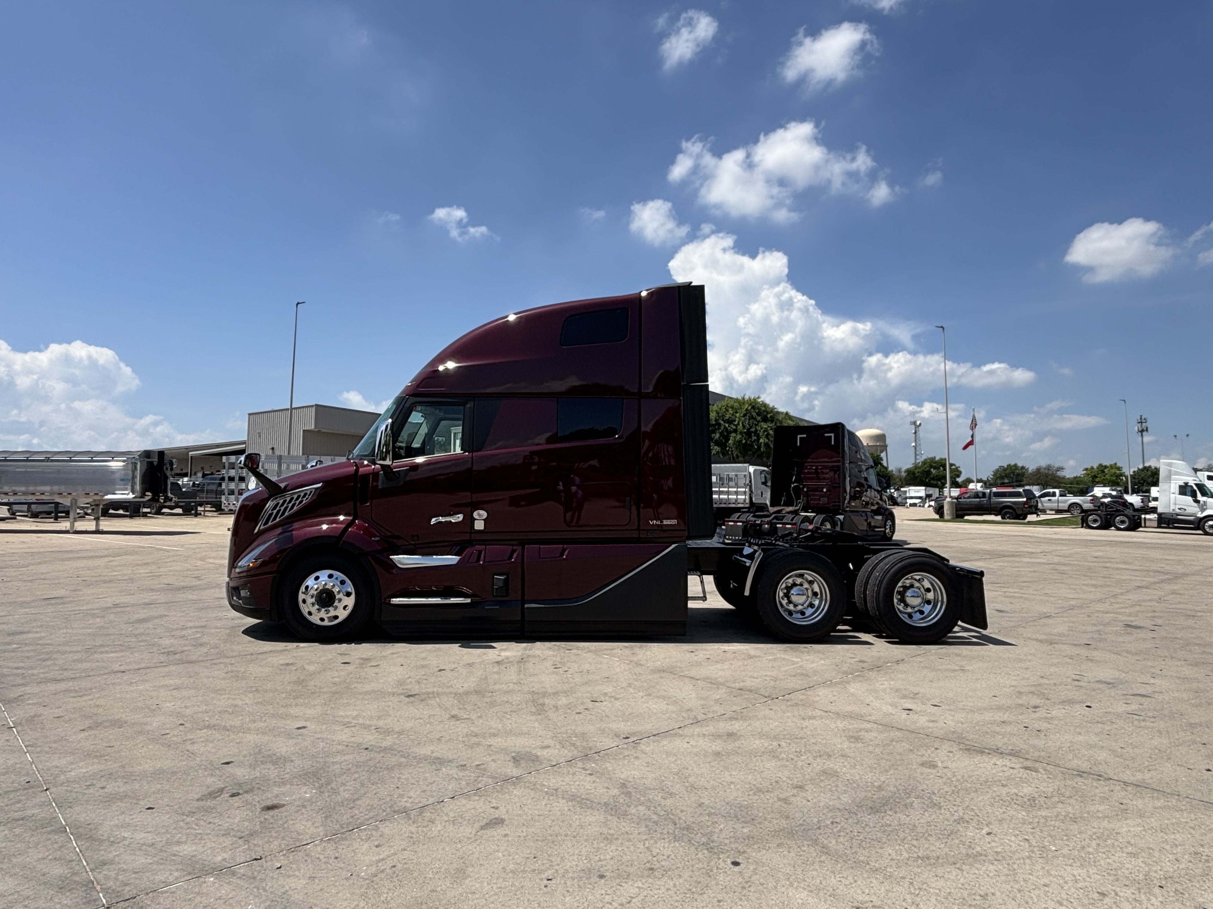 2027 Volvo VNL 860 in TX — photo 8