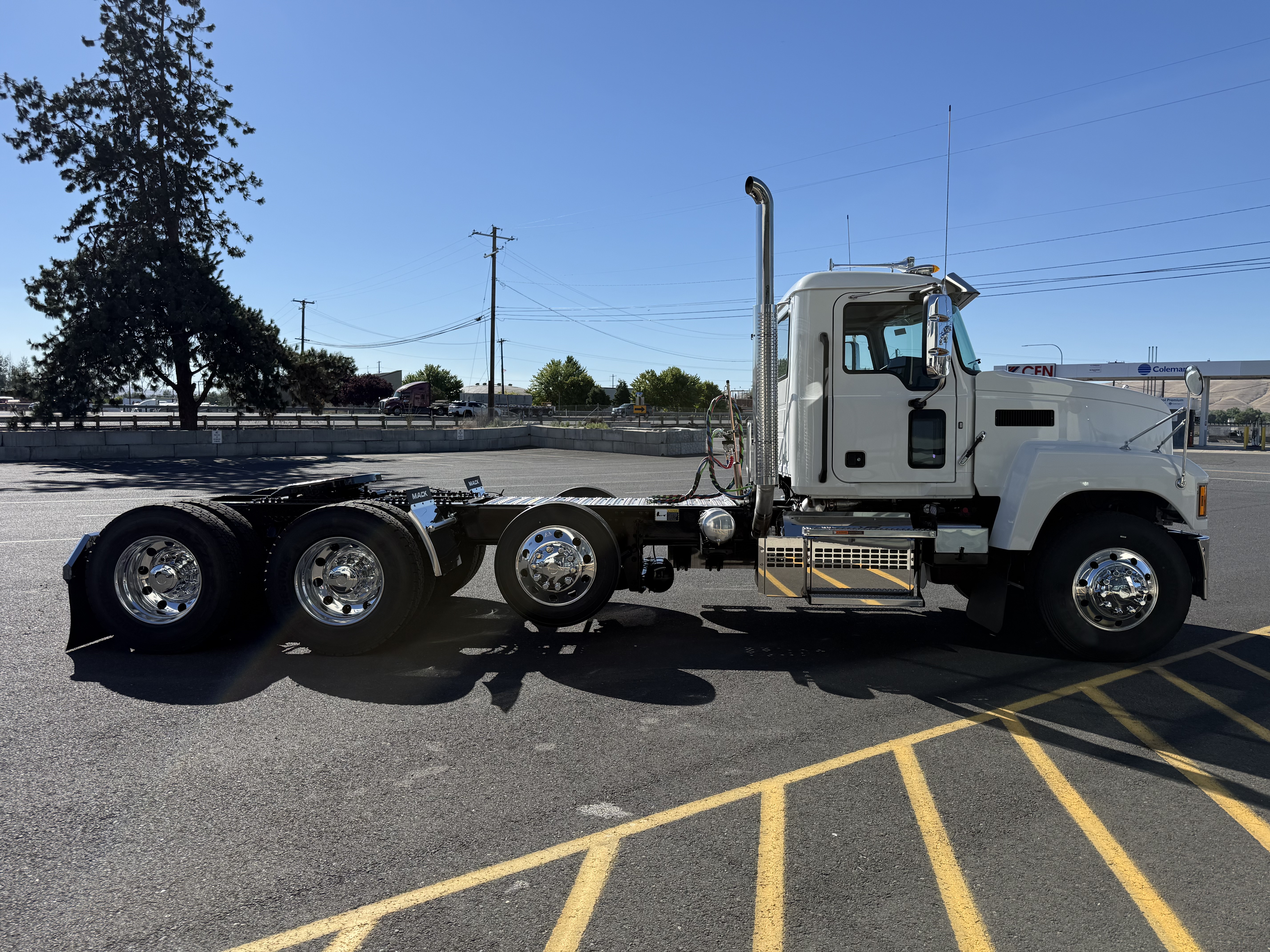 2027 Mack Pinnacle in Yakima, WA — photo 4