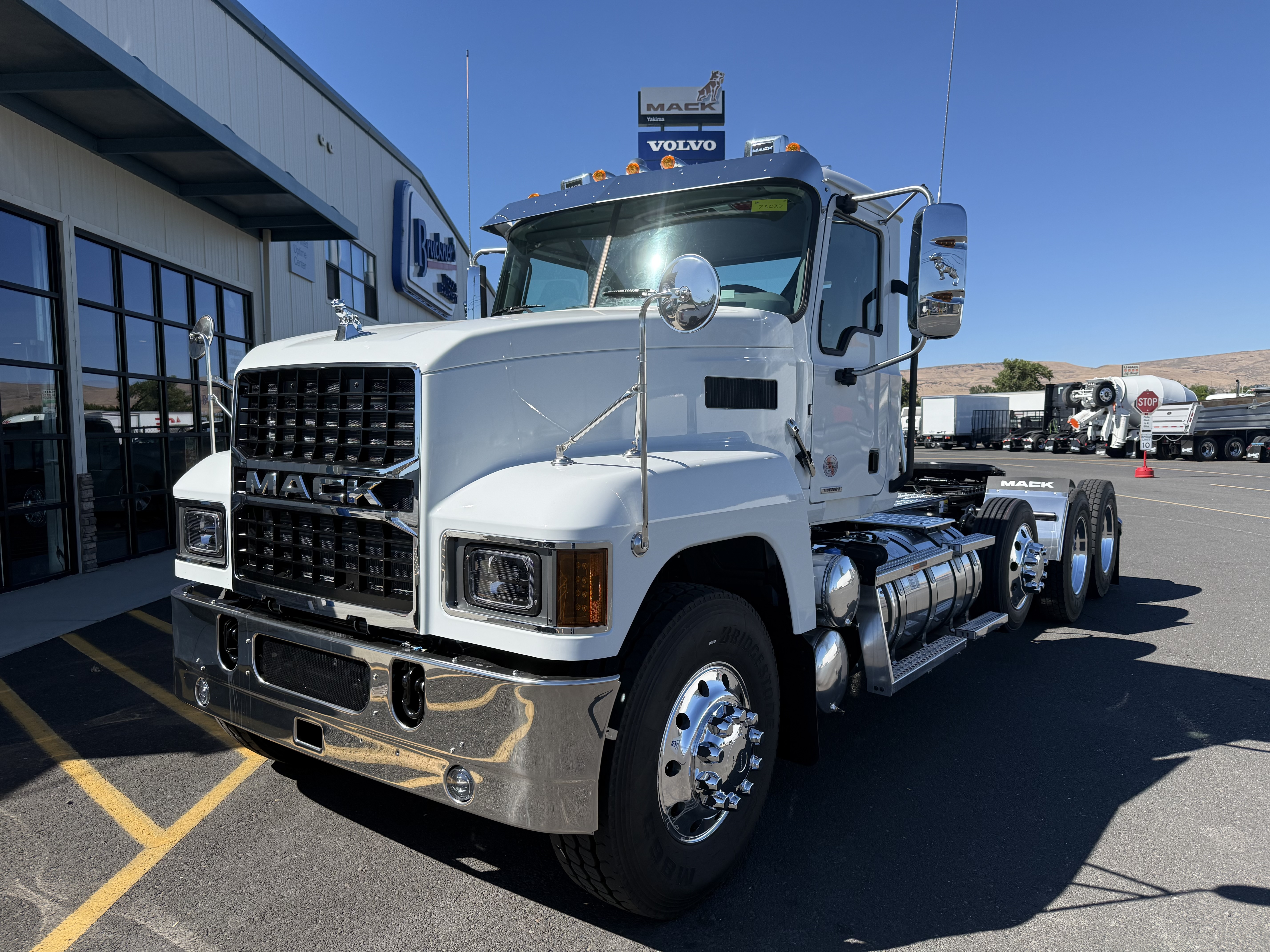 2027 Mack Pinnacle in Yakima, WA