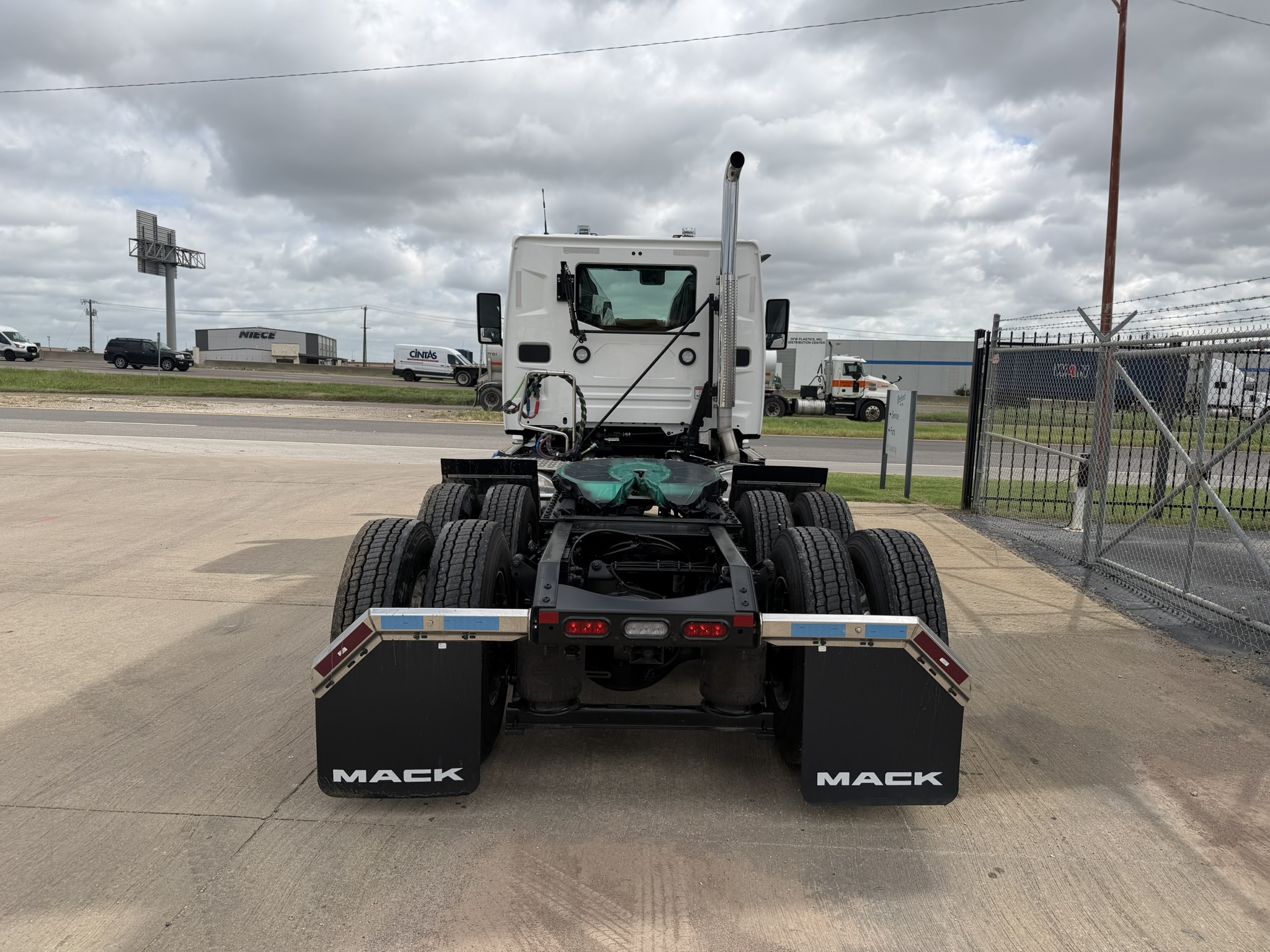 2026 Mack Anthem in Fort Worth, TX — photo 4