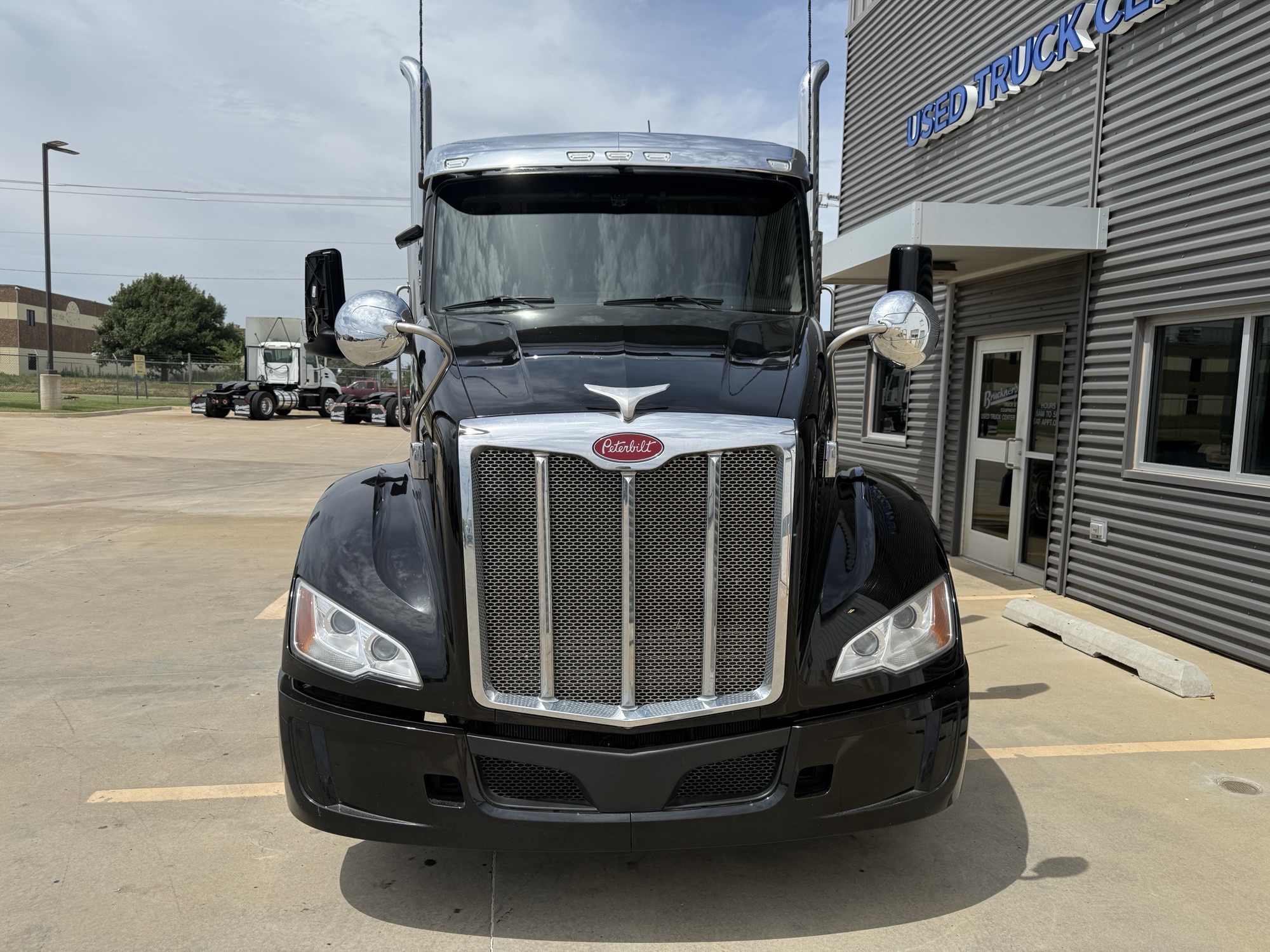 2022 Peterbilt 579 in Oklahoma City, OK — photo 2