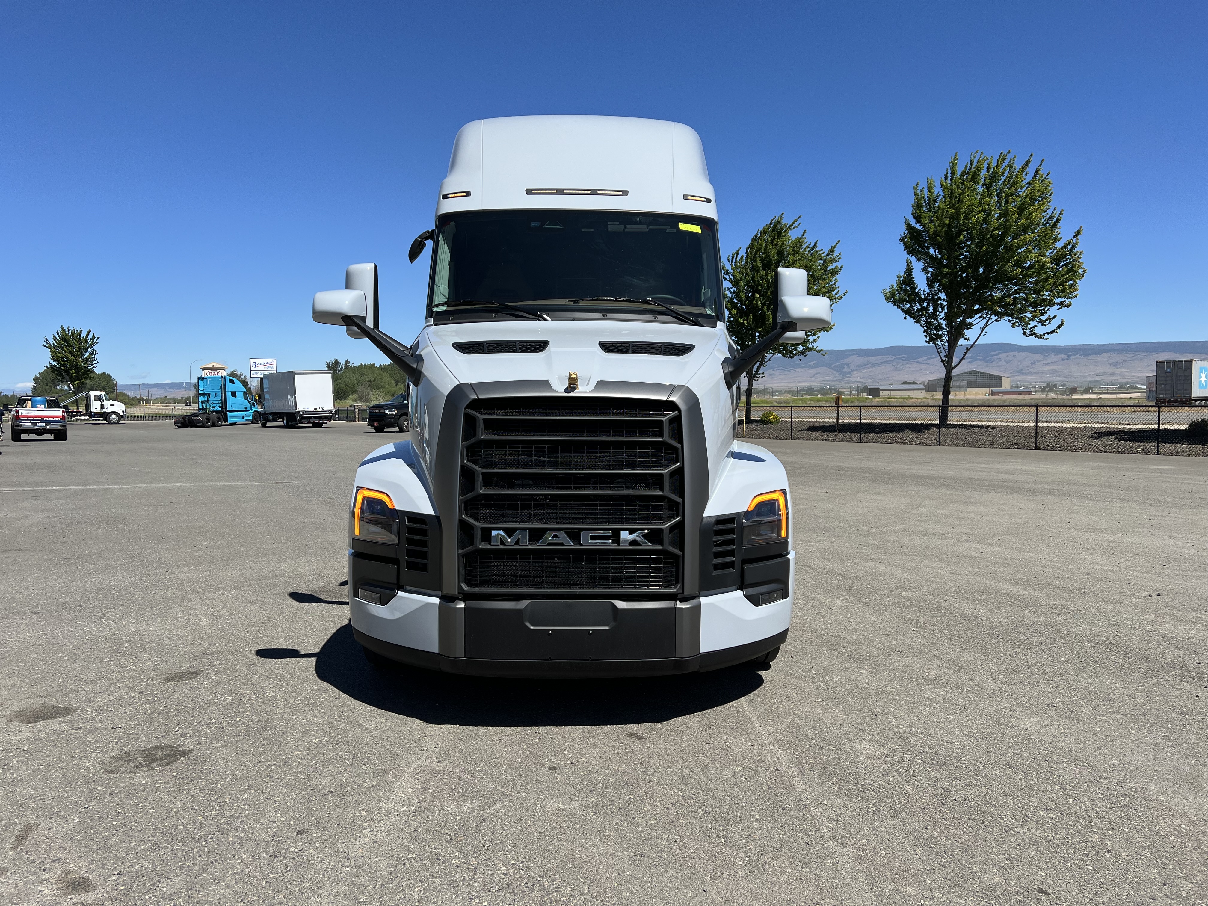2027 Mack Pinnacle in Ellensburg, WA — photo 2