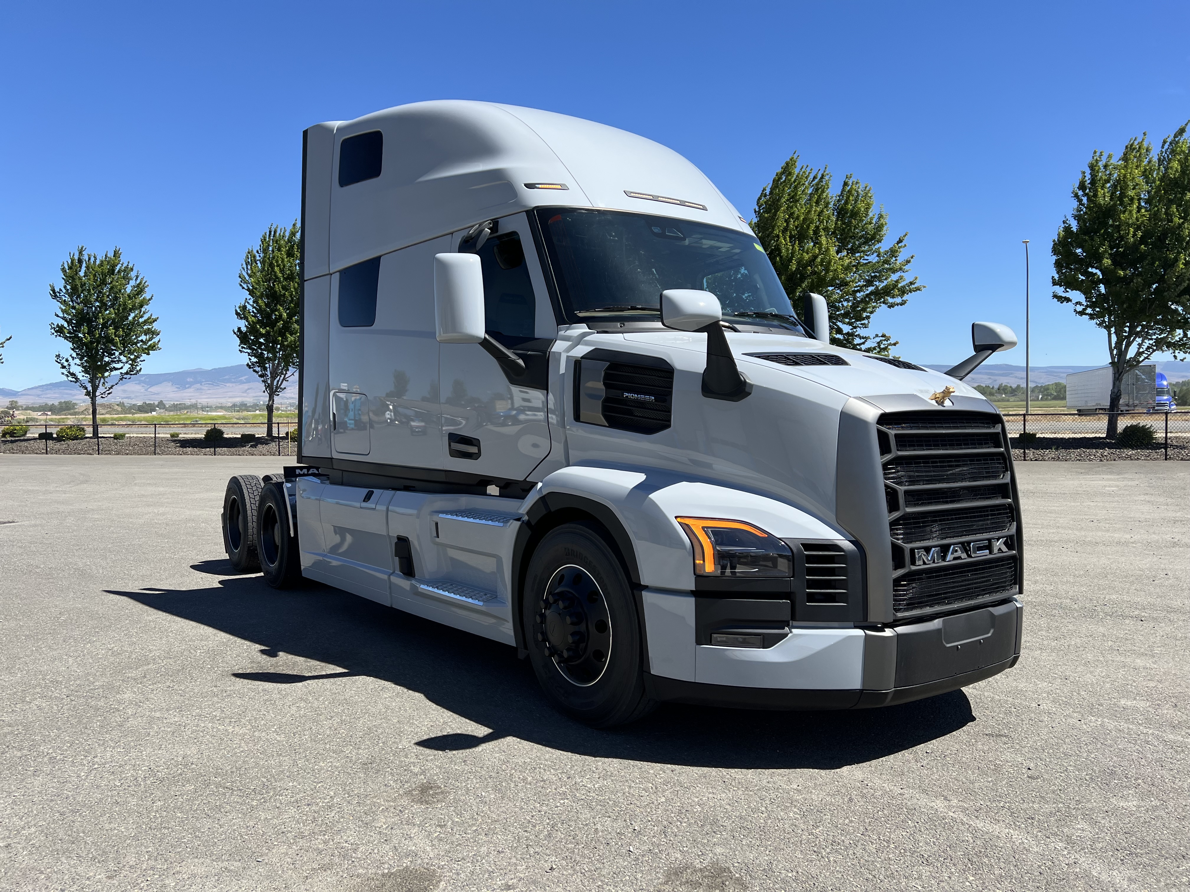 2027 Mack Pinnacle in Ellensburg, WA — photo 3