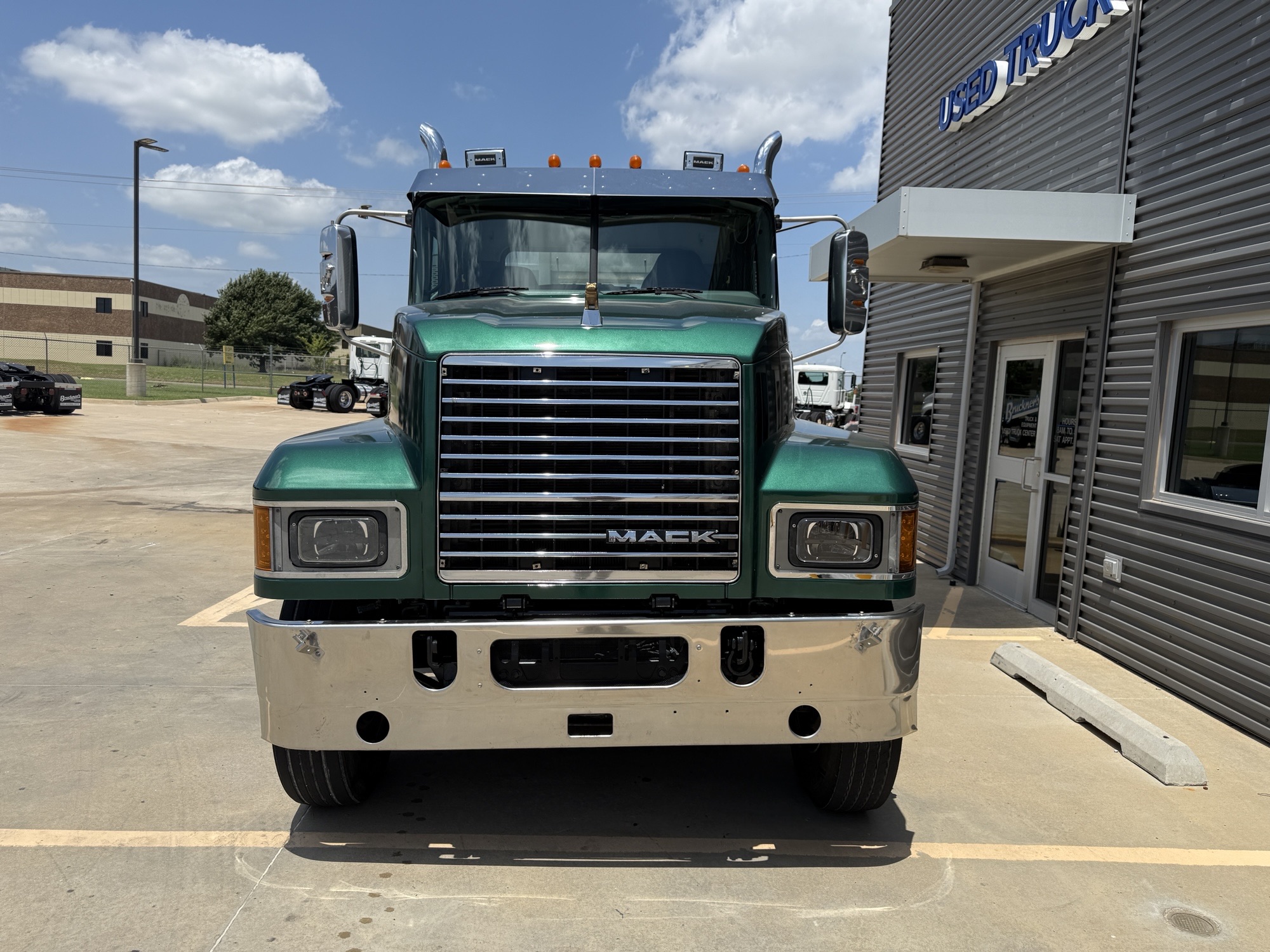 2019 Mack Pinnacle in Oklahoma City, OK — photo 2