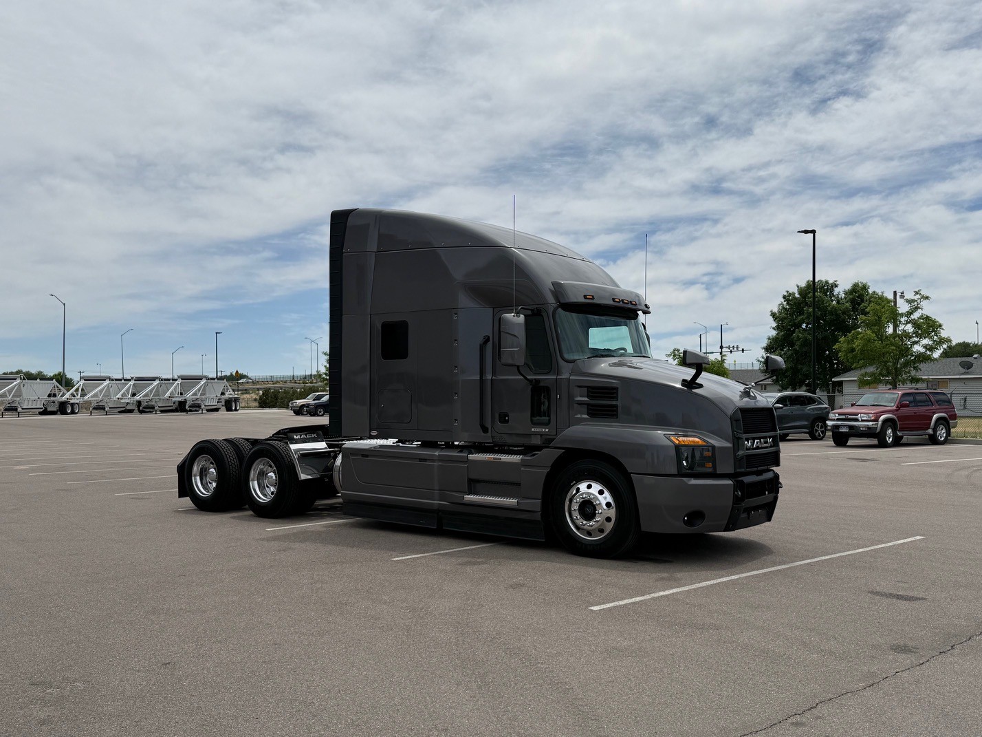 2024 Mack Anthem in CO — photo 3