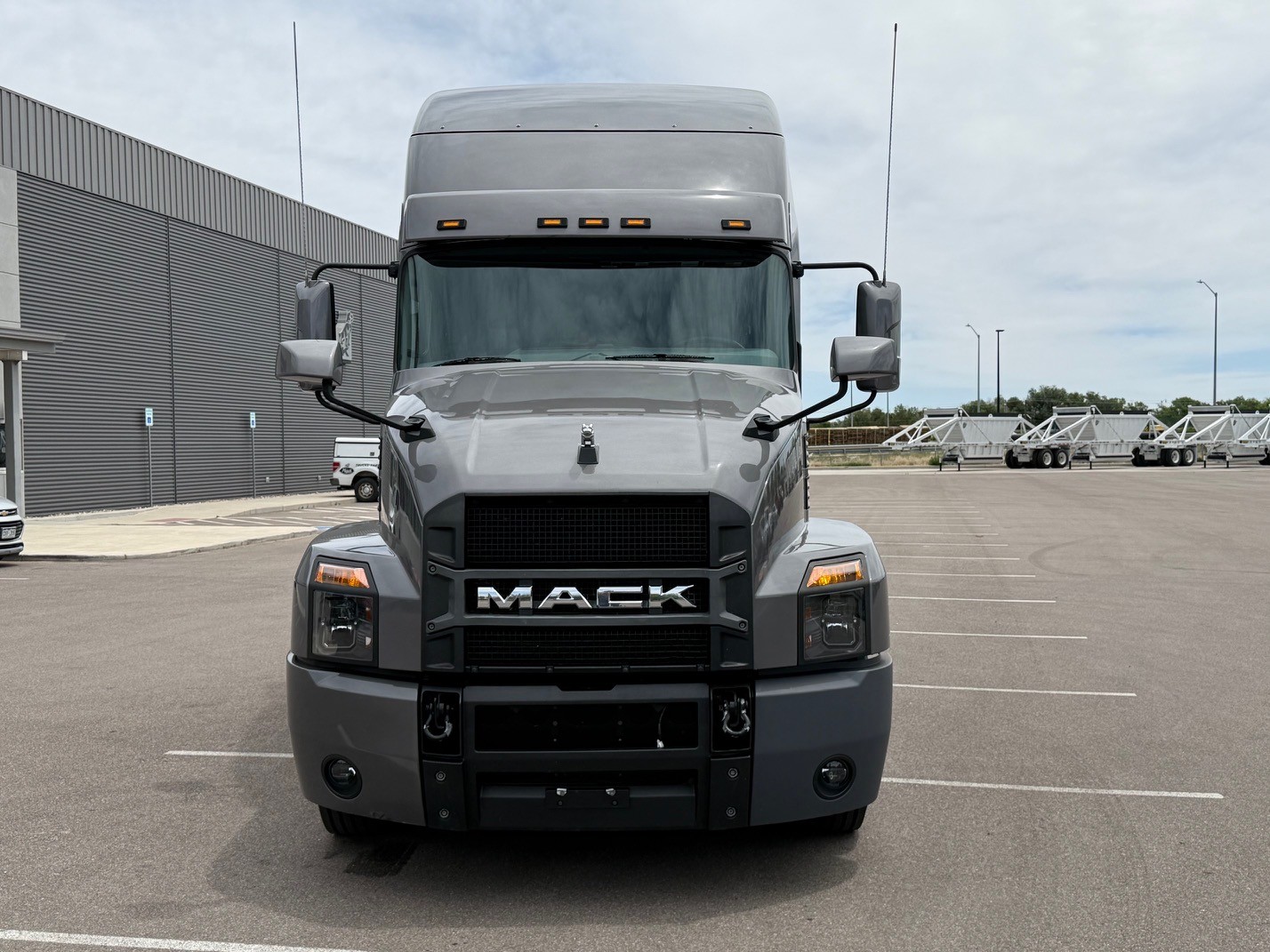 2024 Mack Anthem in CO — photo 2