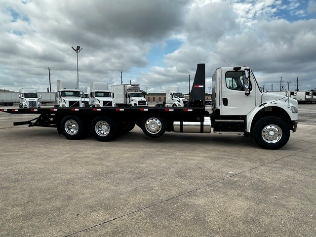 2018 Freightliner M2 106 in San Antonio, TX — photo 5