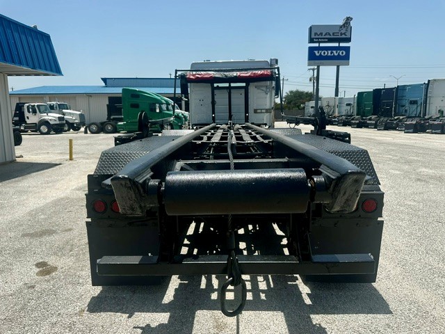 2020 Volvo VHD 300 in San Antonio, TX — photo 5