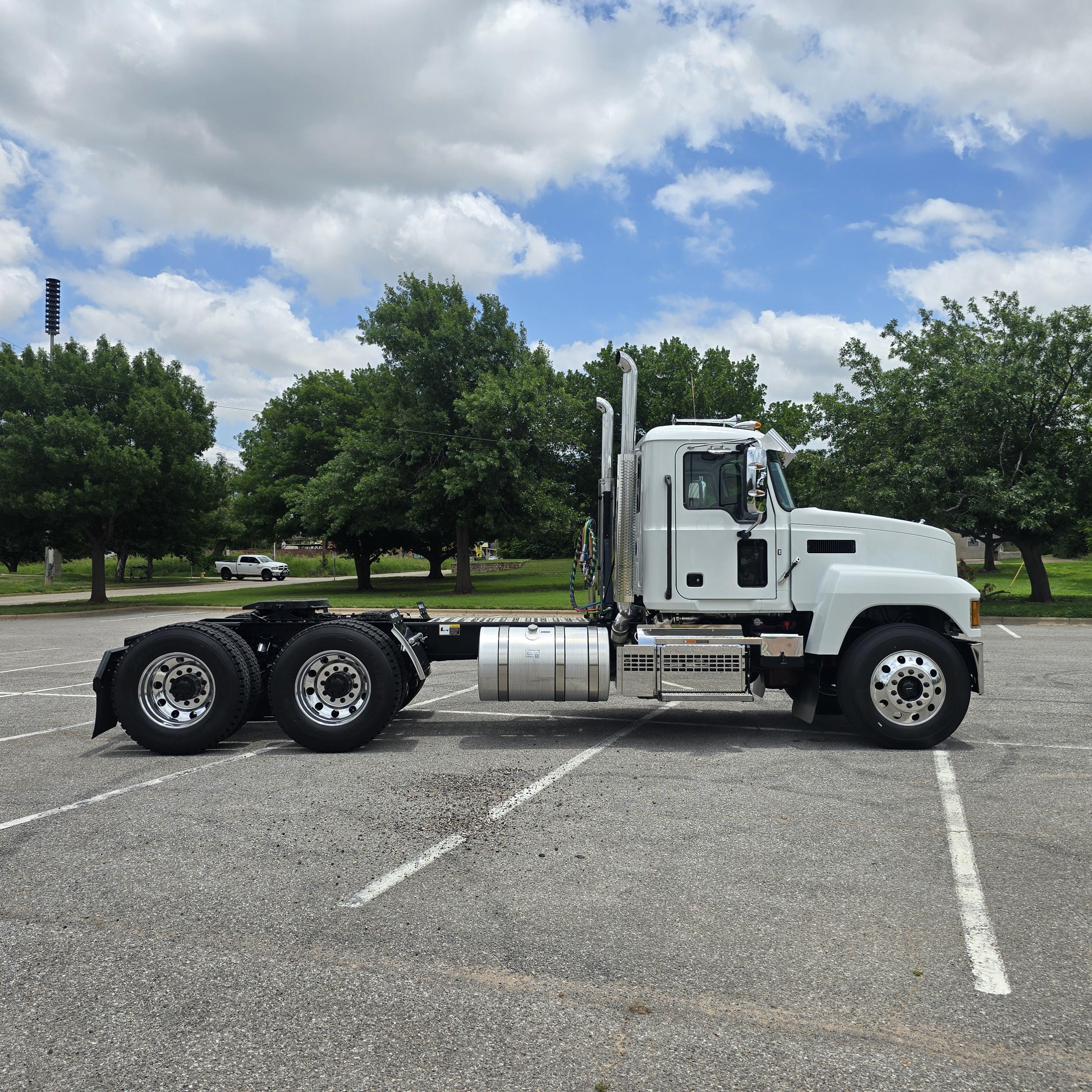2027 Mack Pinnacle in Wichita Falls, TX — photo 4