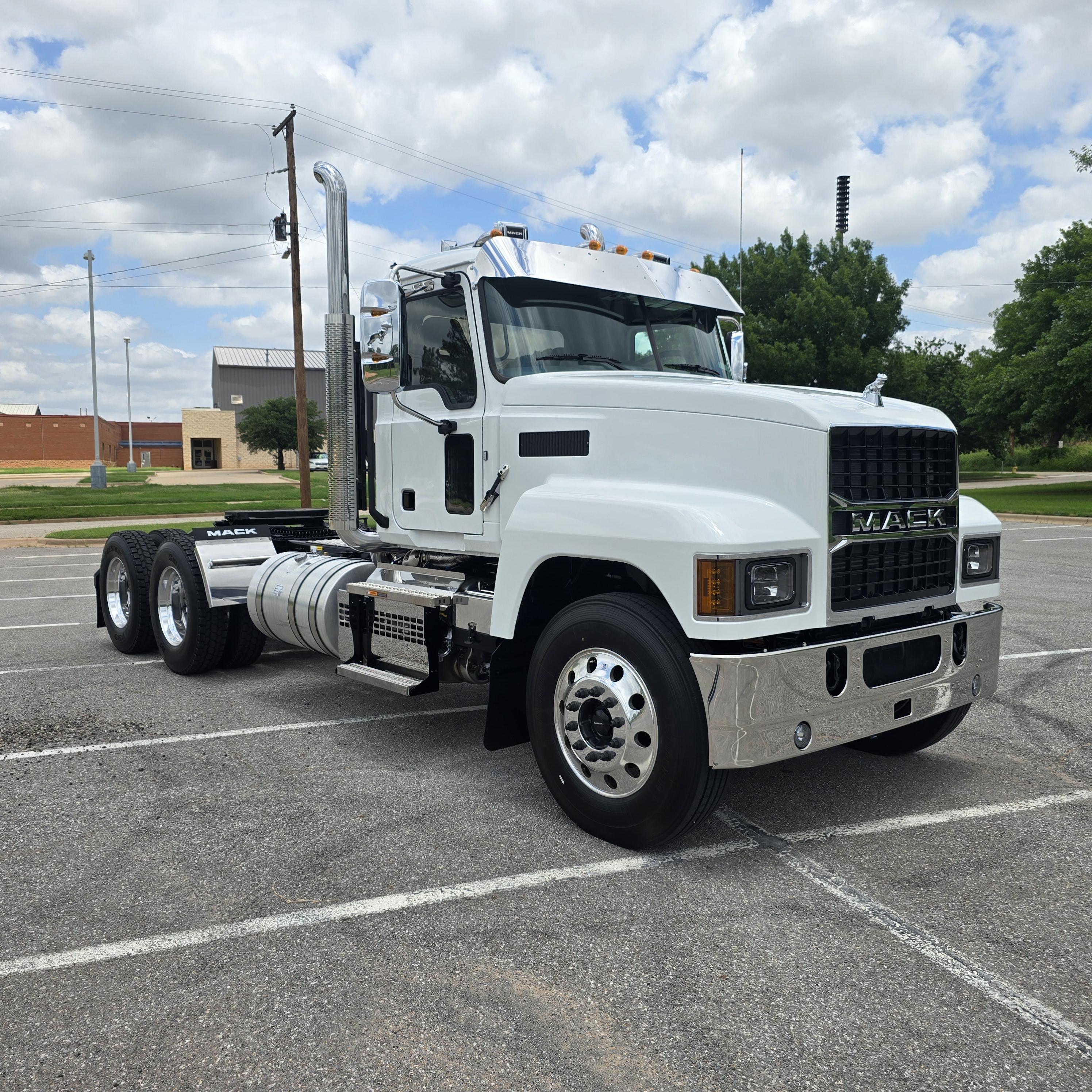 2027 Mack Pinnacle in Wichita Falls, TX — photo 3