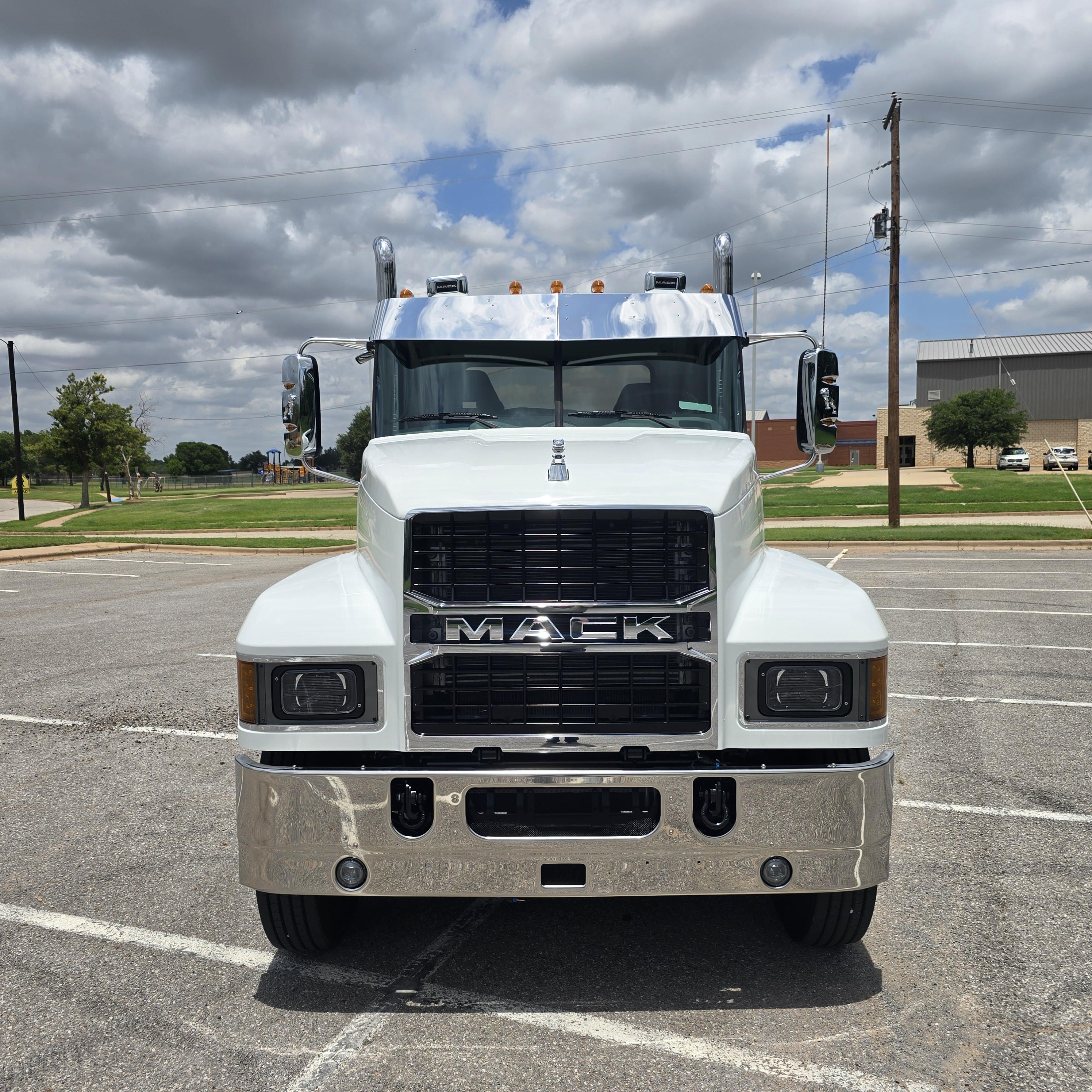 2027 Mack Pinnacle in Wichita Falls, TX — photo 2