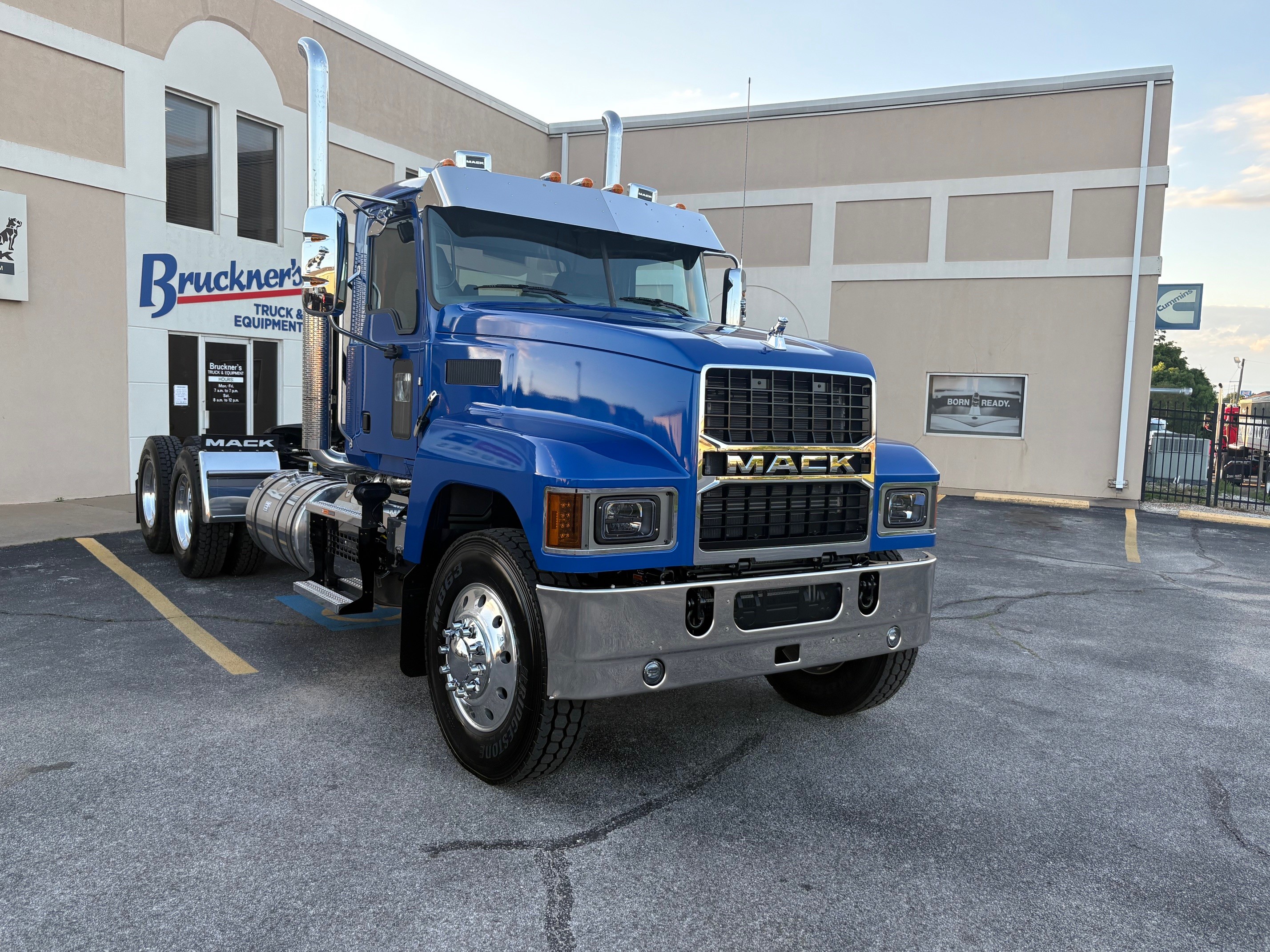 2026 Mack Pinnacle in Lowell, AR — photo 3