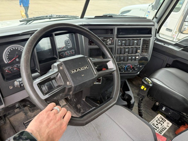 2021 Mack Granite in Amarillo, TX — photo 4
