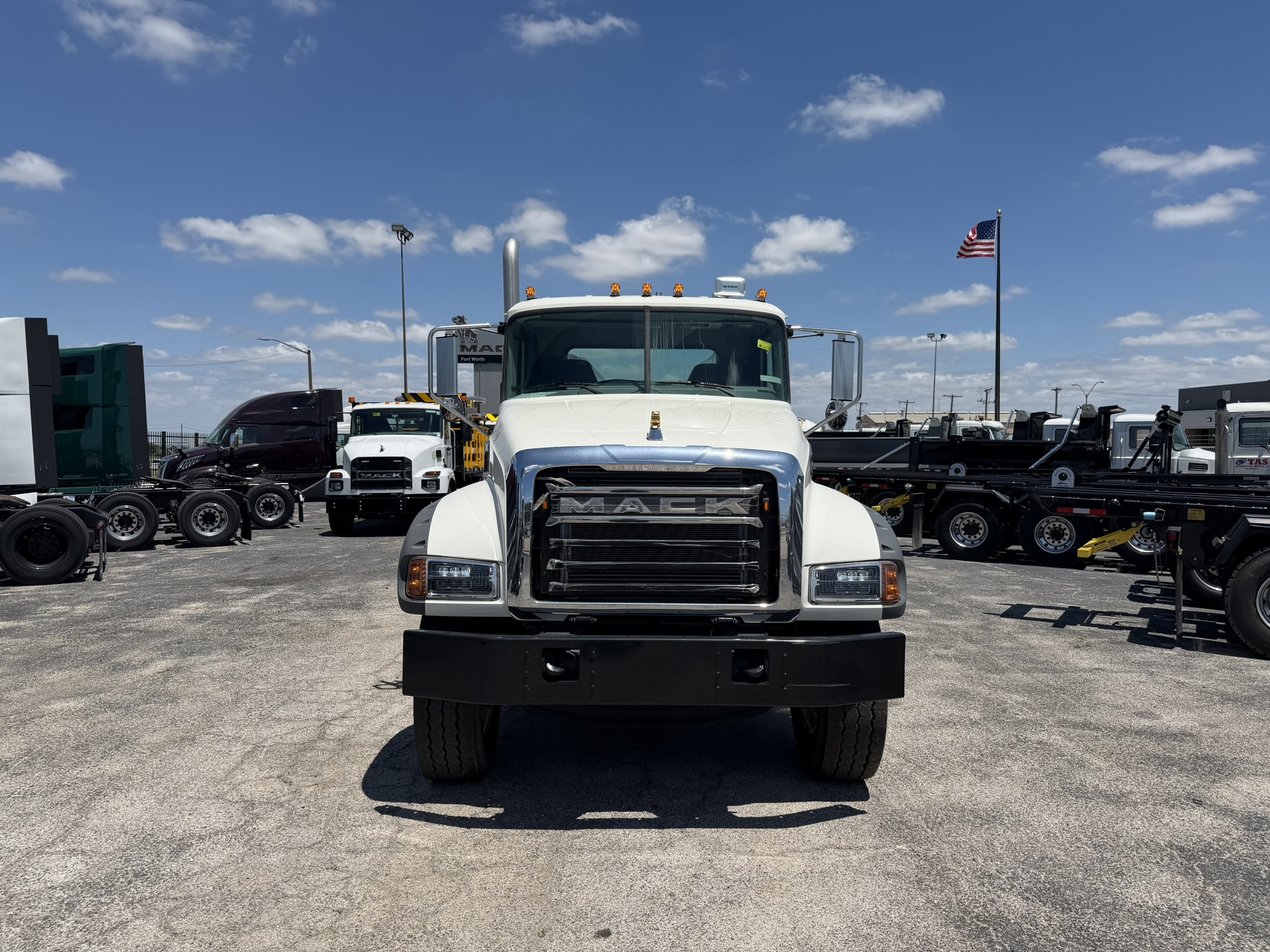 2025 Mack Granite in Fort Worth, TX — photo 2