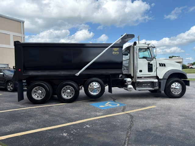 2023 Mack Granite in Lowell, AR — photo 4