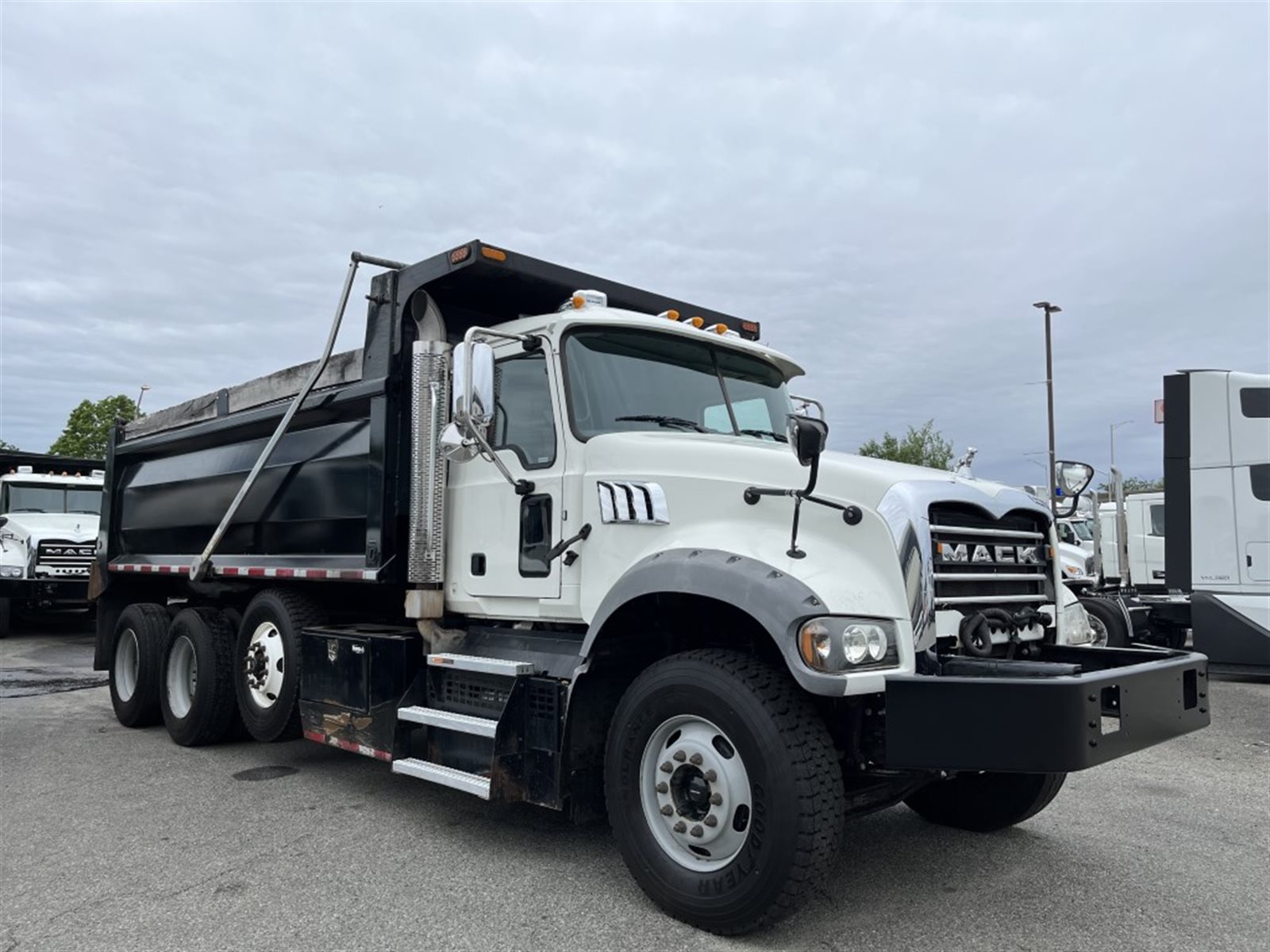2023 Mack Granite in Oklahoma City, OK — photo 2