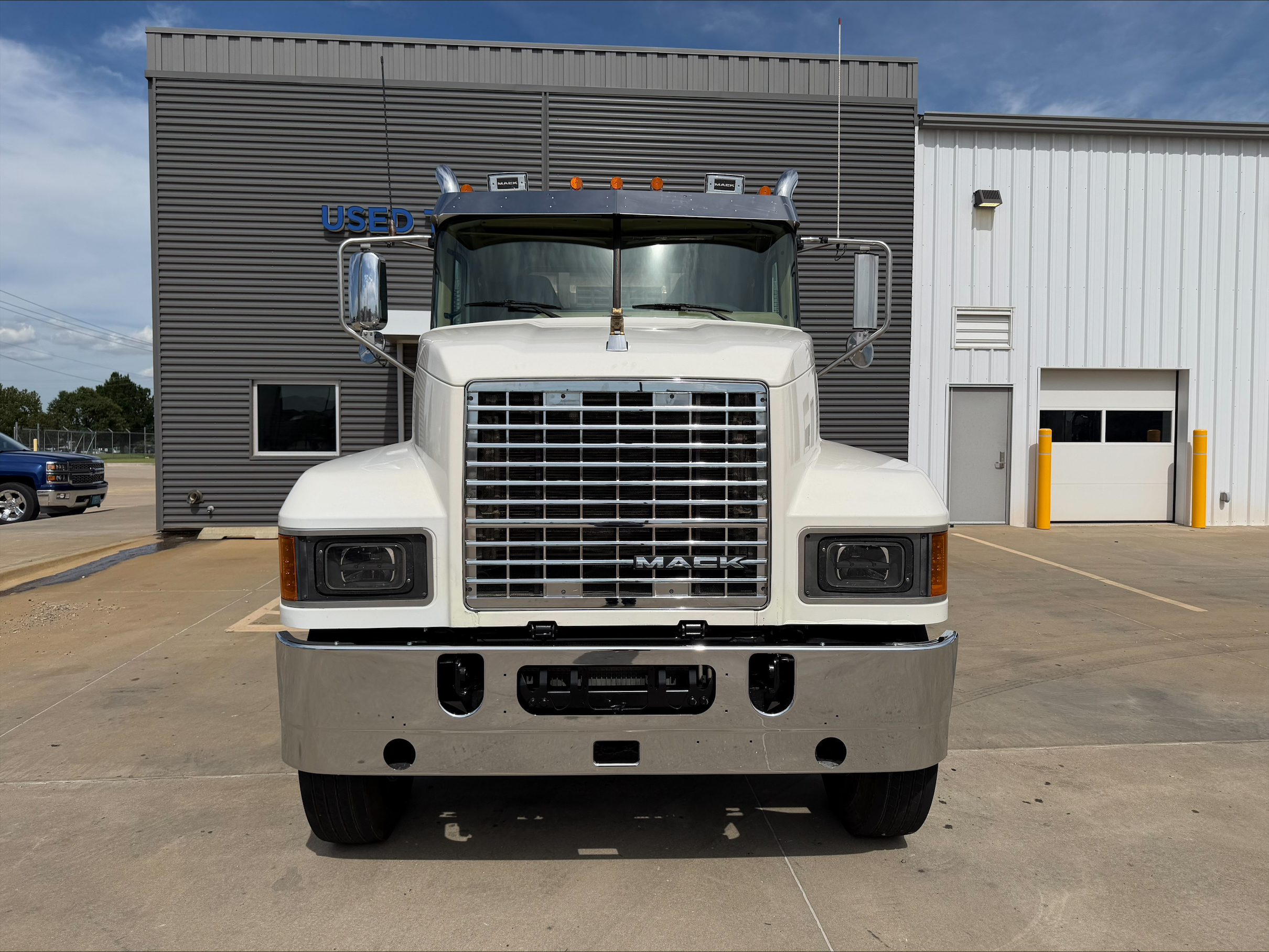 2019 Mack Pinnacle in Oklahoma City, OK — photo 2