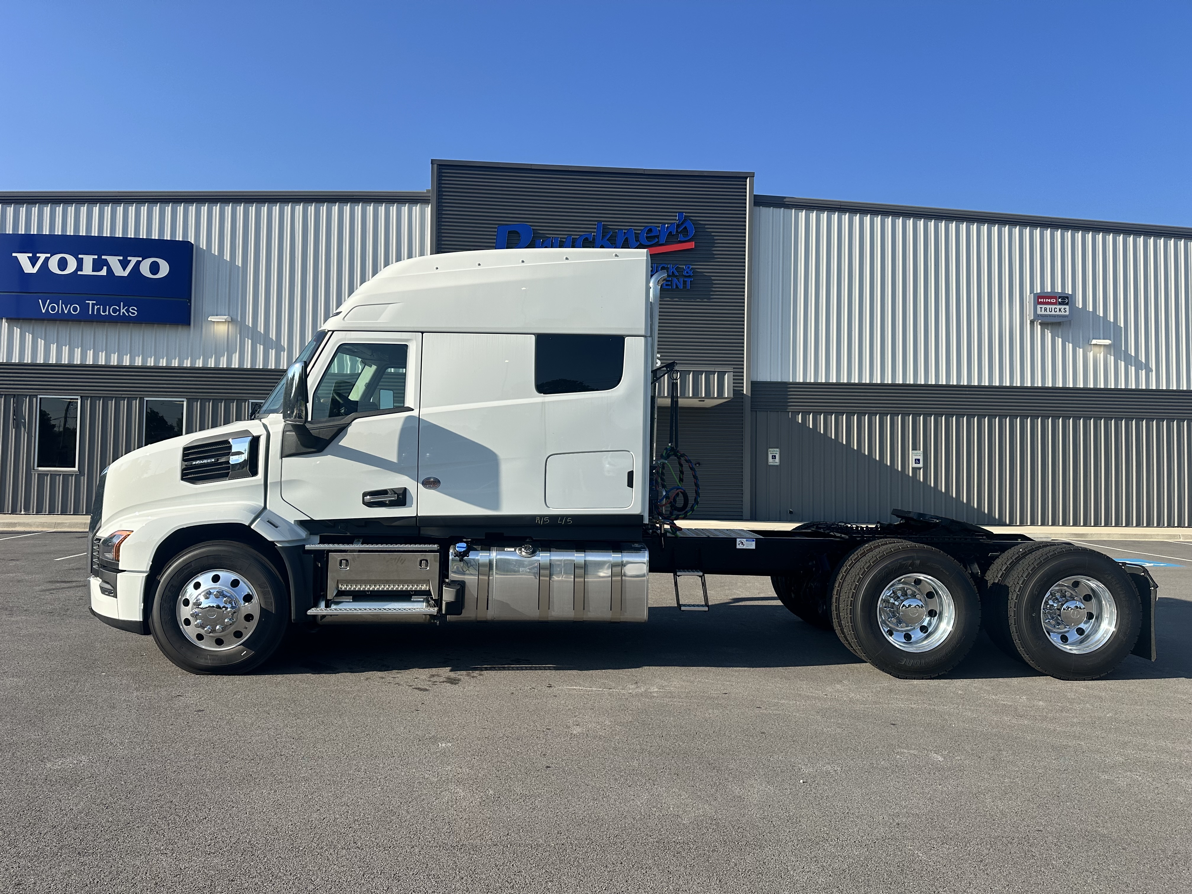 2027 Mack Pioneer in Van Buren, AR — photo 2