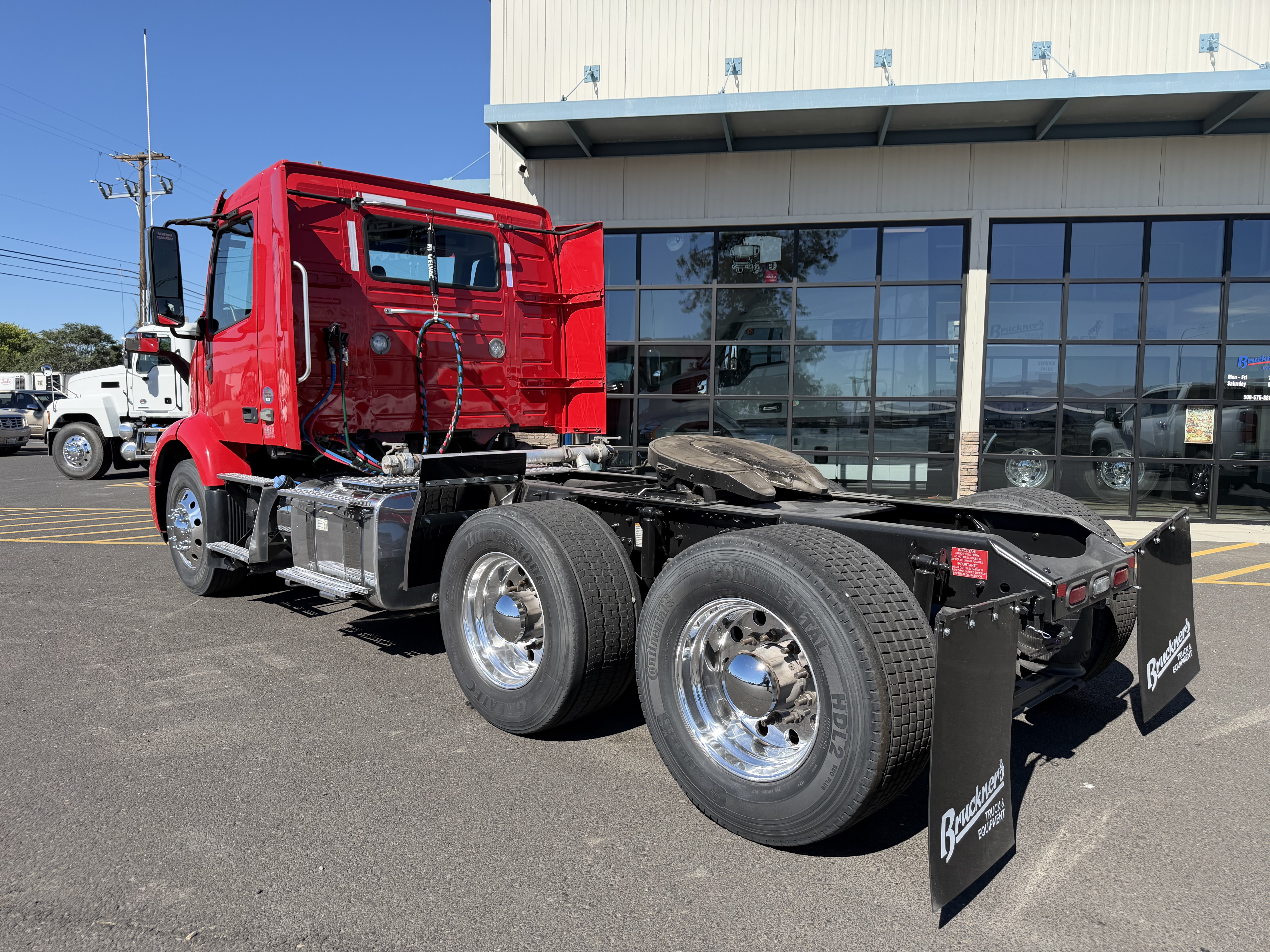 2023 Volvo VNR 640 in Yakima, WA — photo 7