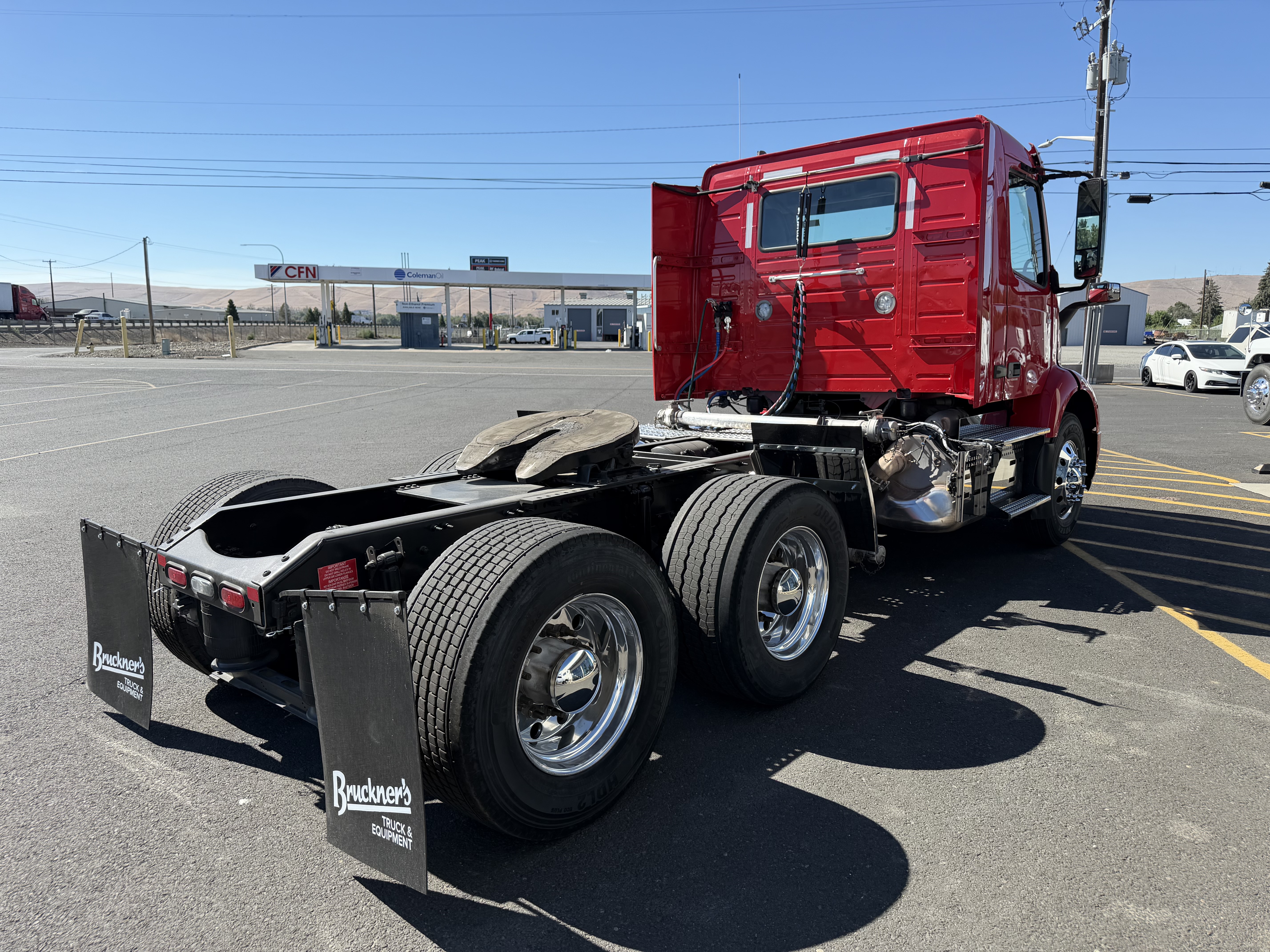 2023 Volvo VNR 640 in Yakima, WA — photo 5