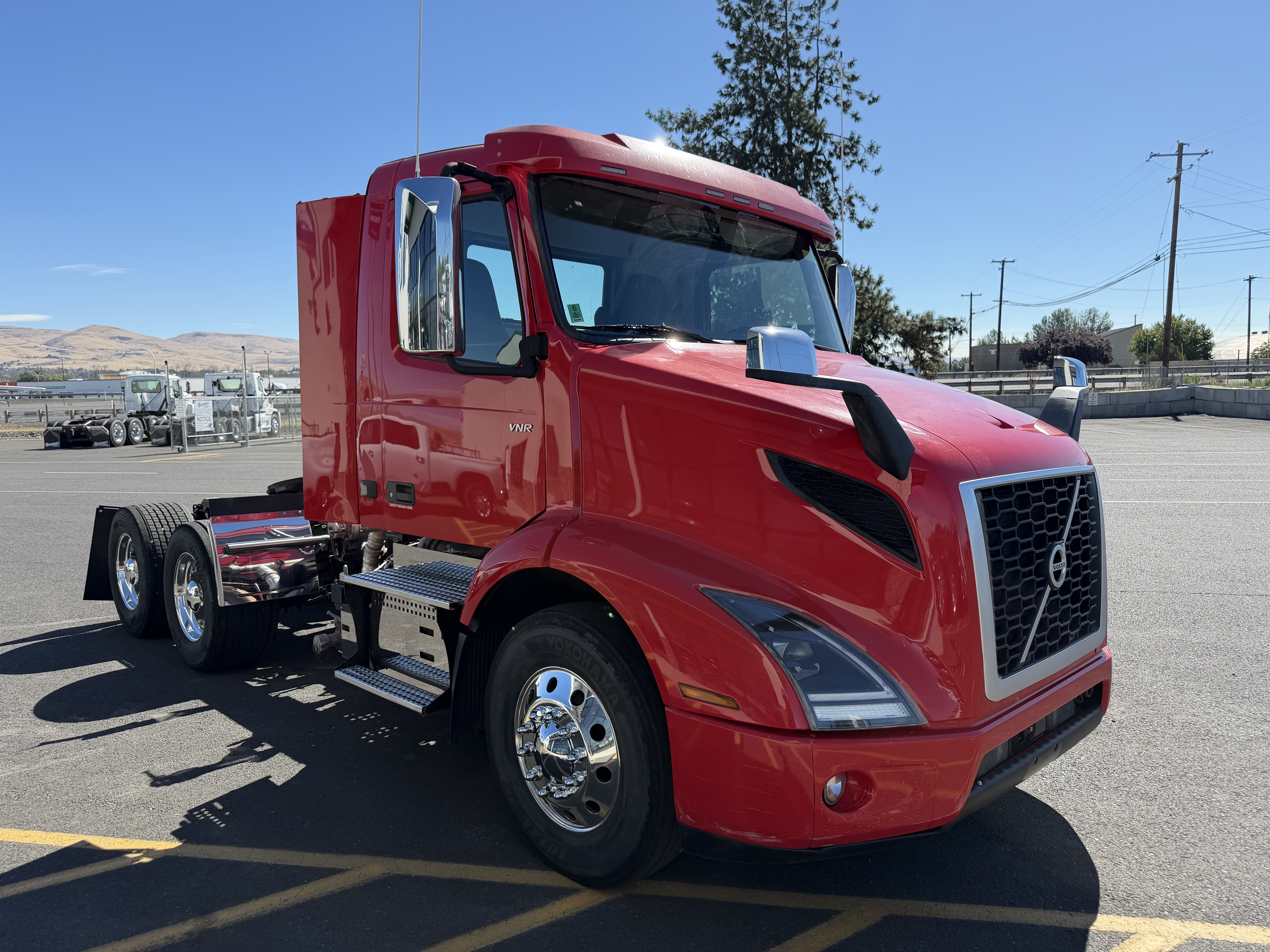 2023 Volvo VNR 640 in Yakima, WA — photo 3